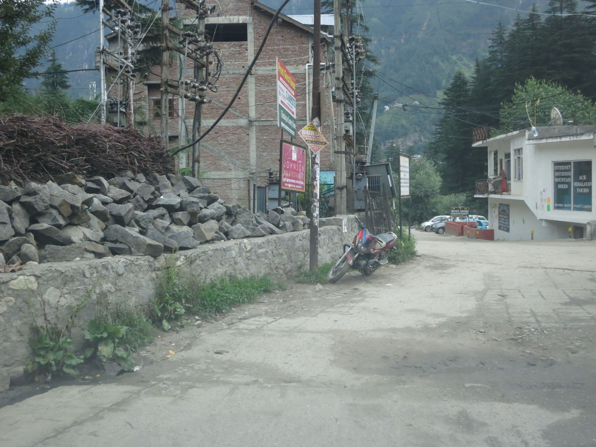Street view near Moustache Hostel, Kulu — © lto (CC BY-SA · Mapillary)