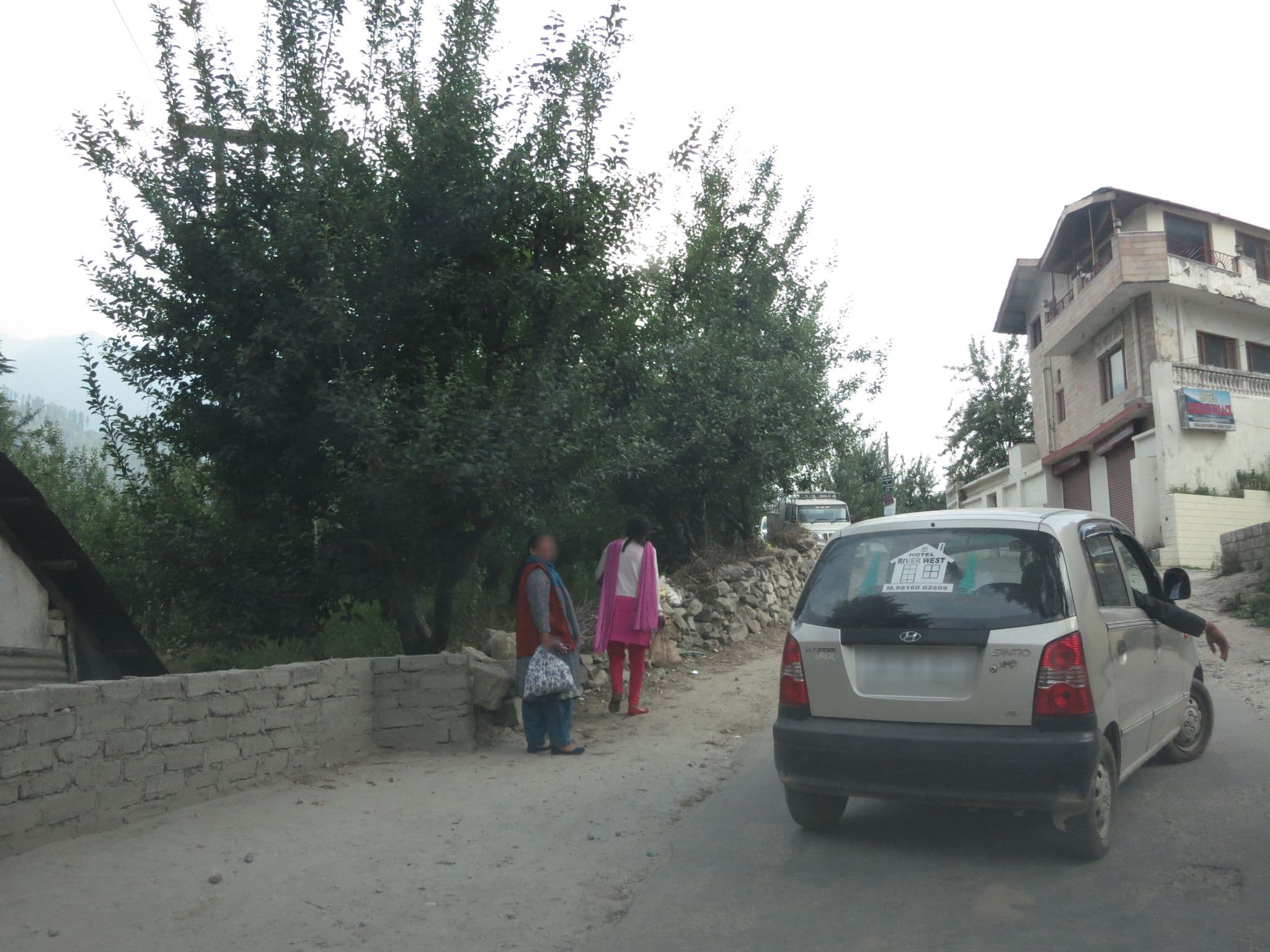 Street view near Himkund Cottages, Kulu — © lto (CC BY-SA · Mapillary)