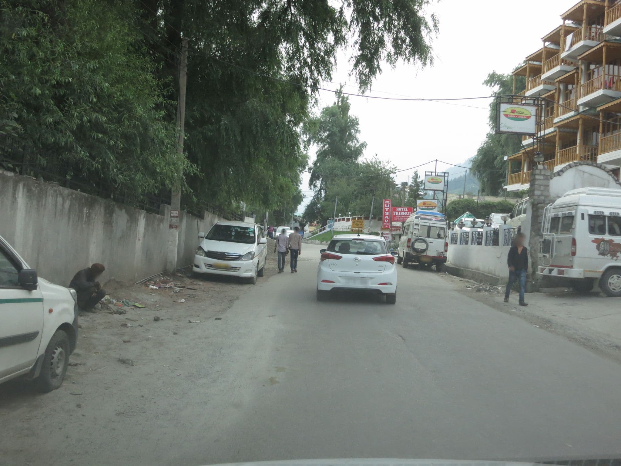Street view near Hotel Evergreen, Kulu — © lto (CC BY-SA · Mapillary)