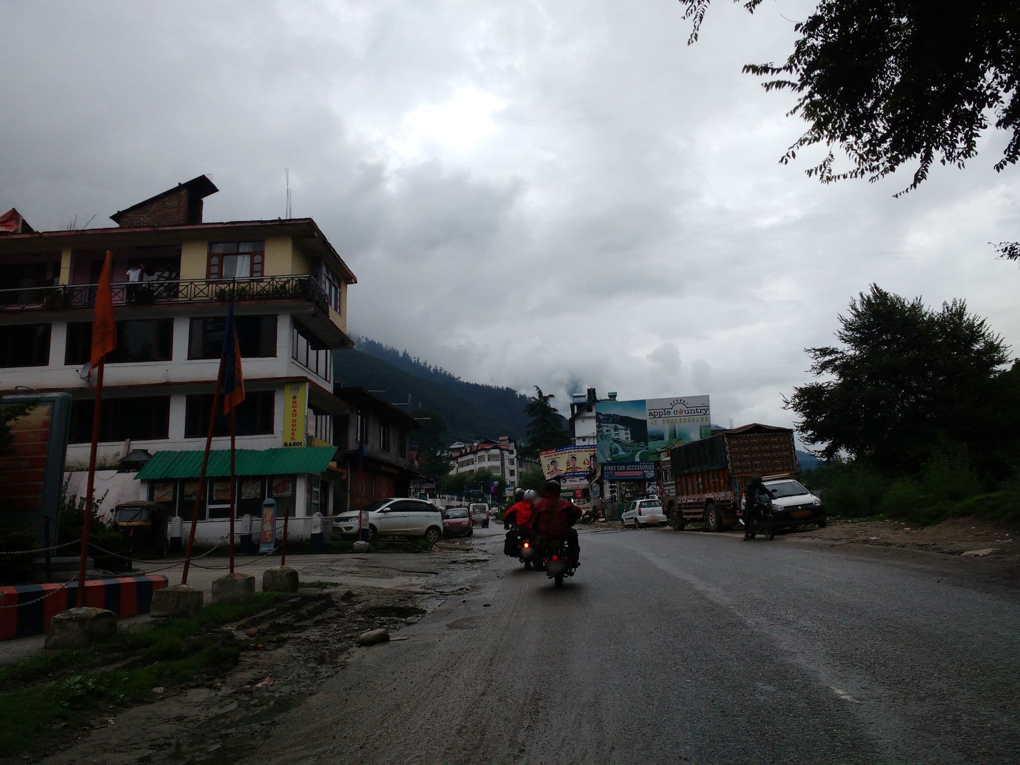 Street view near orchid retreat resort, Kulu — © srividya (CC BY-SA · Mapillary)