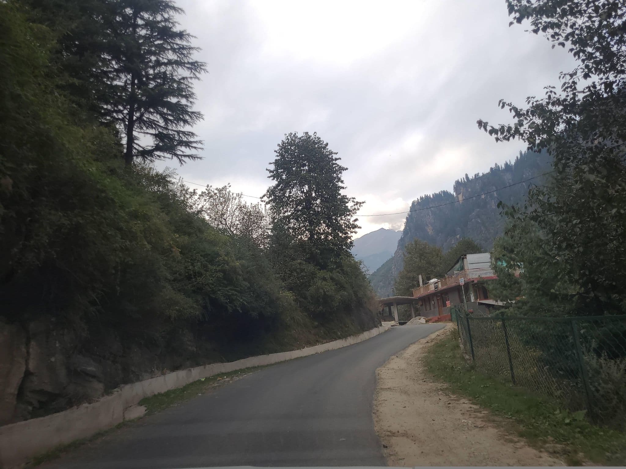Street view near Shobla Pine Royal, Kulu — © FAMustafa (CC BY-SA · Mapillary)