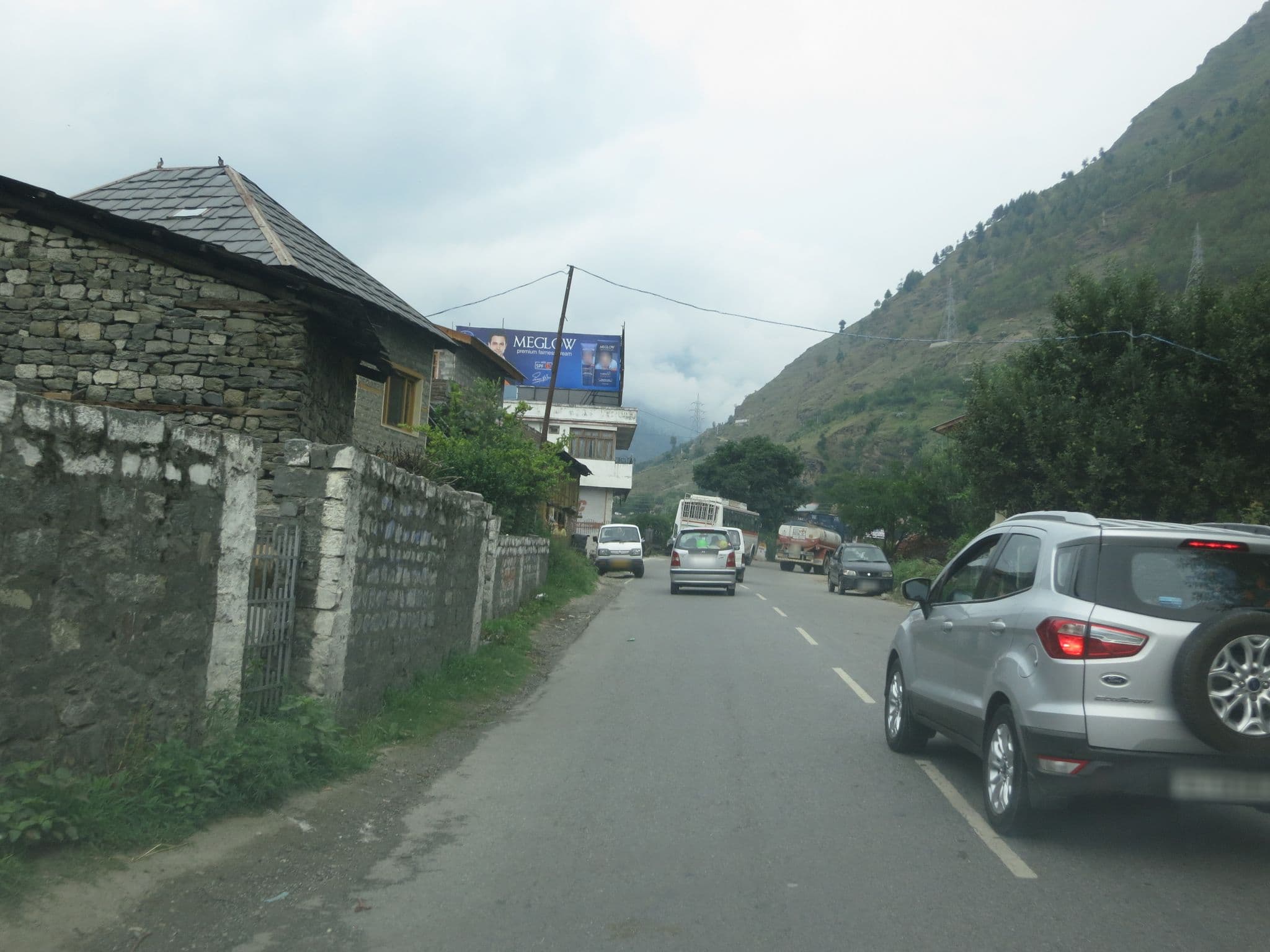 Street view near Bhalla Guest House and Restaurant, Kulu — © lto (CC BY-SA · Mapillary)