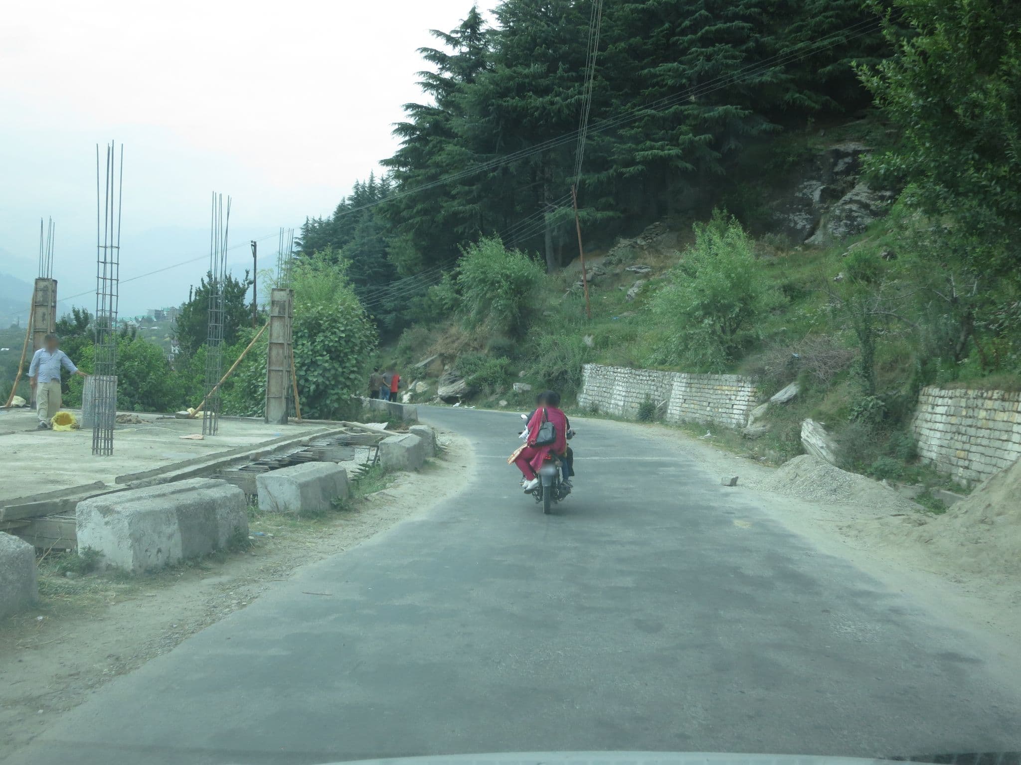 Street view near the lost tribe hostels, Kulu — © lto (CC BY-SA · Mapillary)