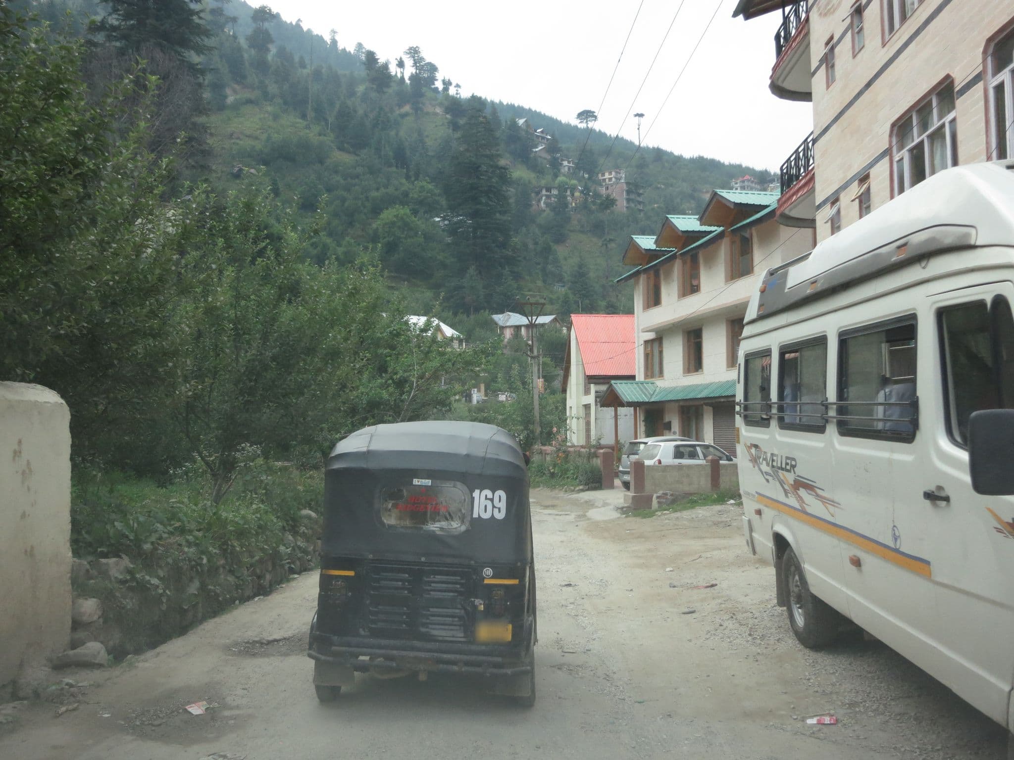 Street view near Village Heart Cottage, Kulu — © lto (CC BY-SA · Mapillary)
