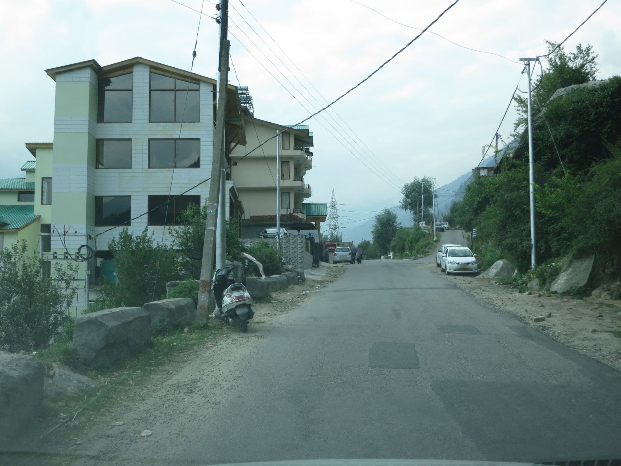 Street view near Apple Crescent Resorts, Kulu — © lto (CC BY-SA · Mapillary)
