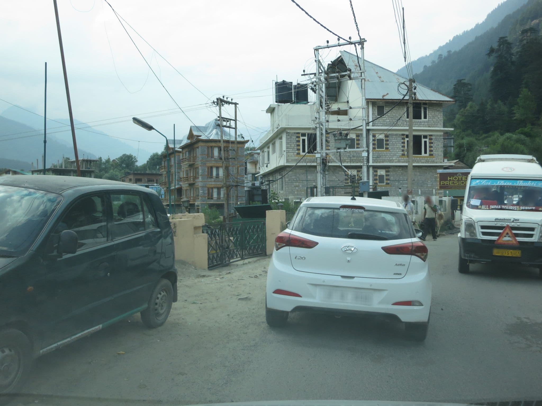 Street view near Hotel Park Residency, Kulu — © lto (CC BY-SA · Mapillary)