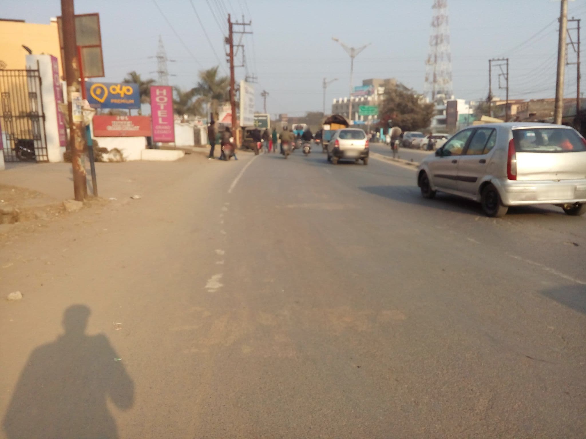 Street view near OYO Premium Saharanpur Road, Dehradun — © ashupanwar10 (CC BY-SA · Mapillary)