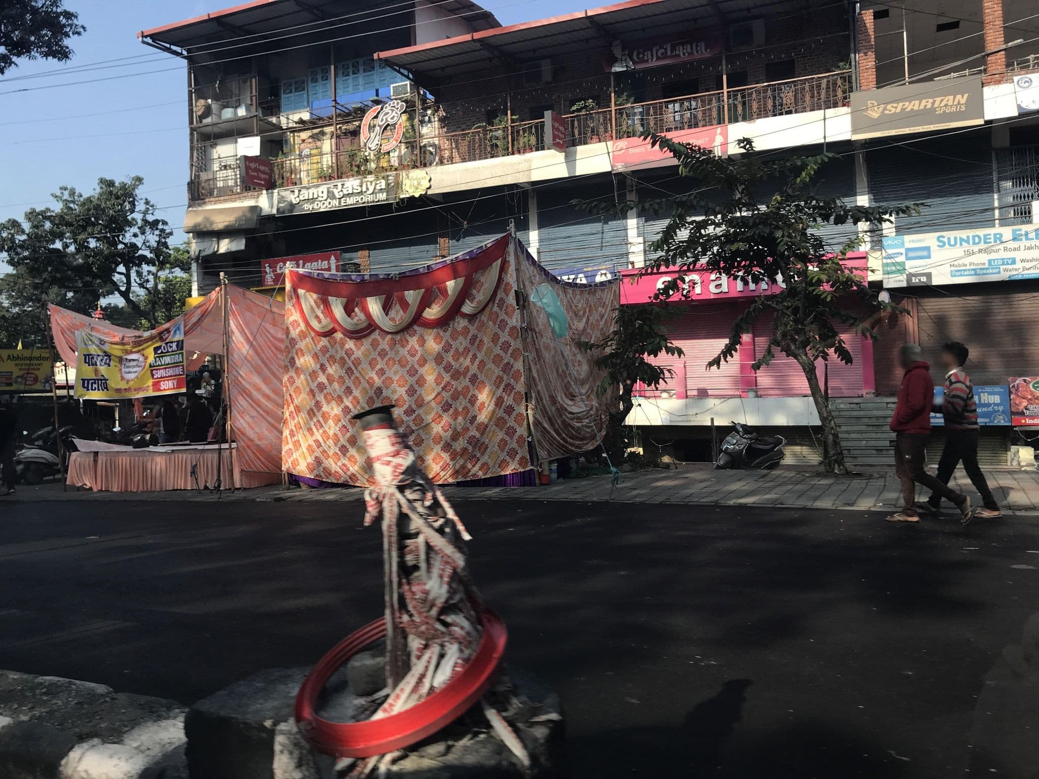 Street view near Hotel Kwality, Dehradun — © miguel_andrade (CC BY-SA · Mapillary)