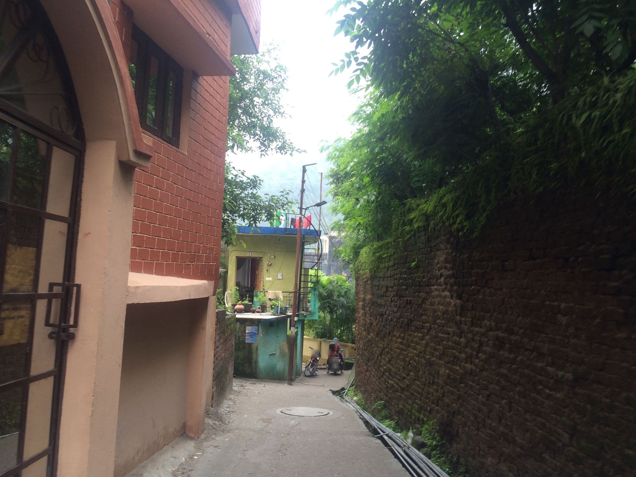Street view near Hotel Guru Residency, Rishīkesh — © shailajashah (CC BY-SA · Mapillary)
