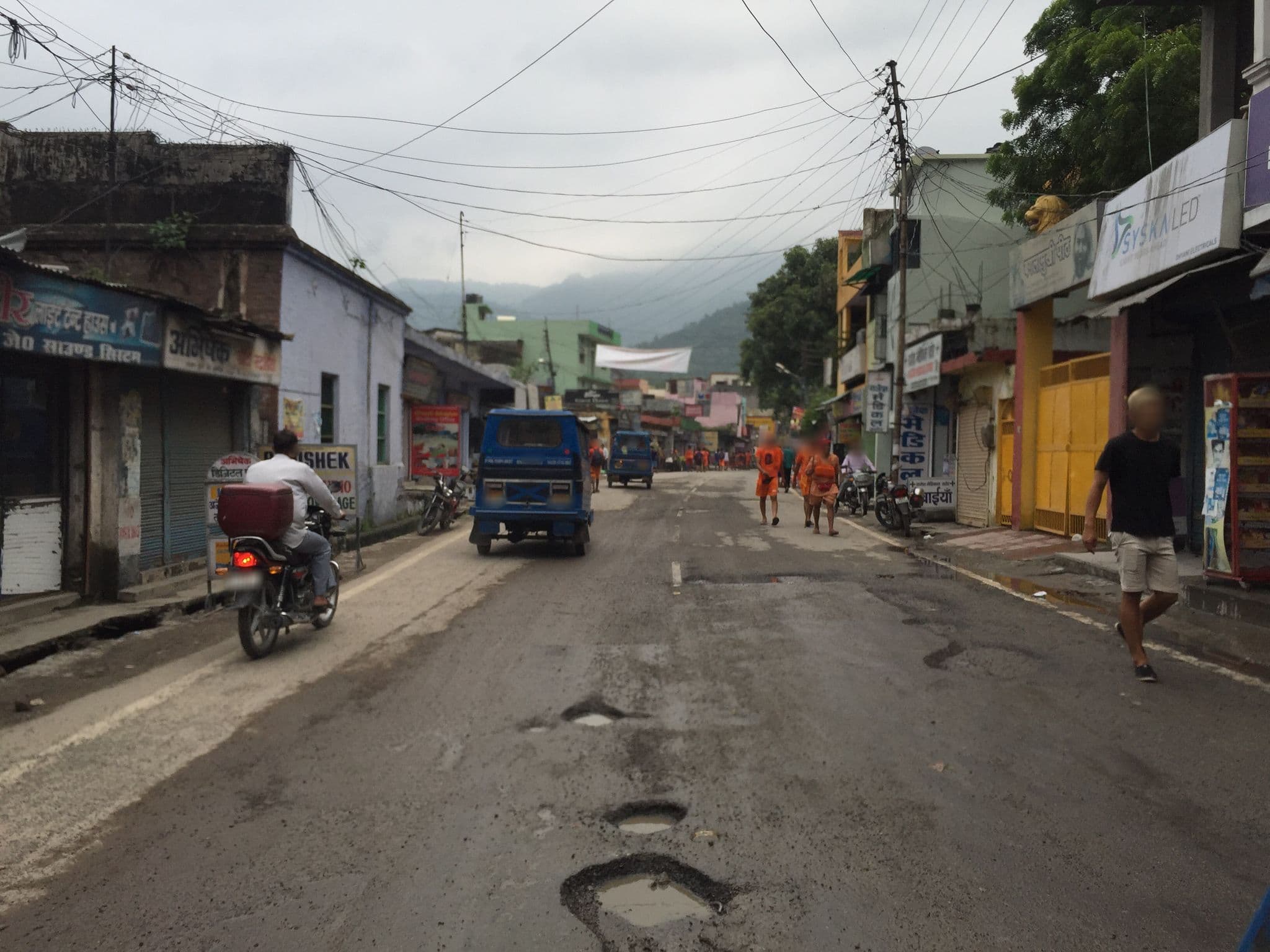 Street view near Anna house, Rishīkesh — © a_kaa (CC BY-SA · Mapillary)