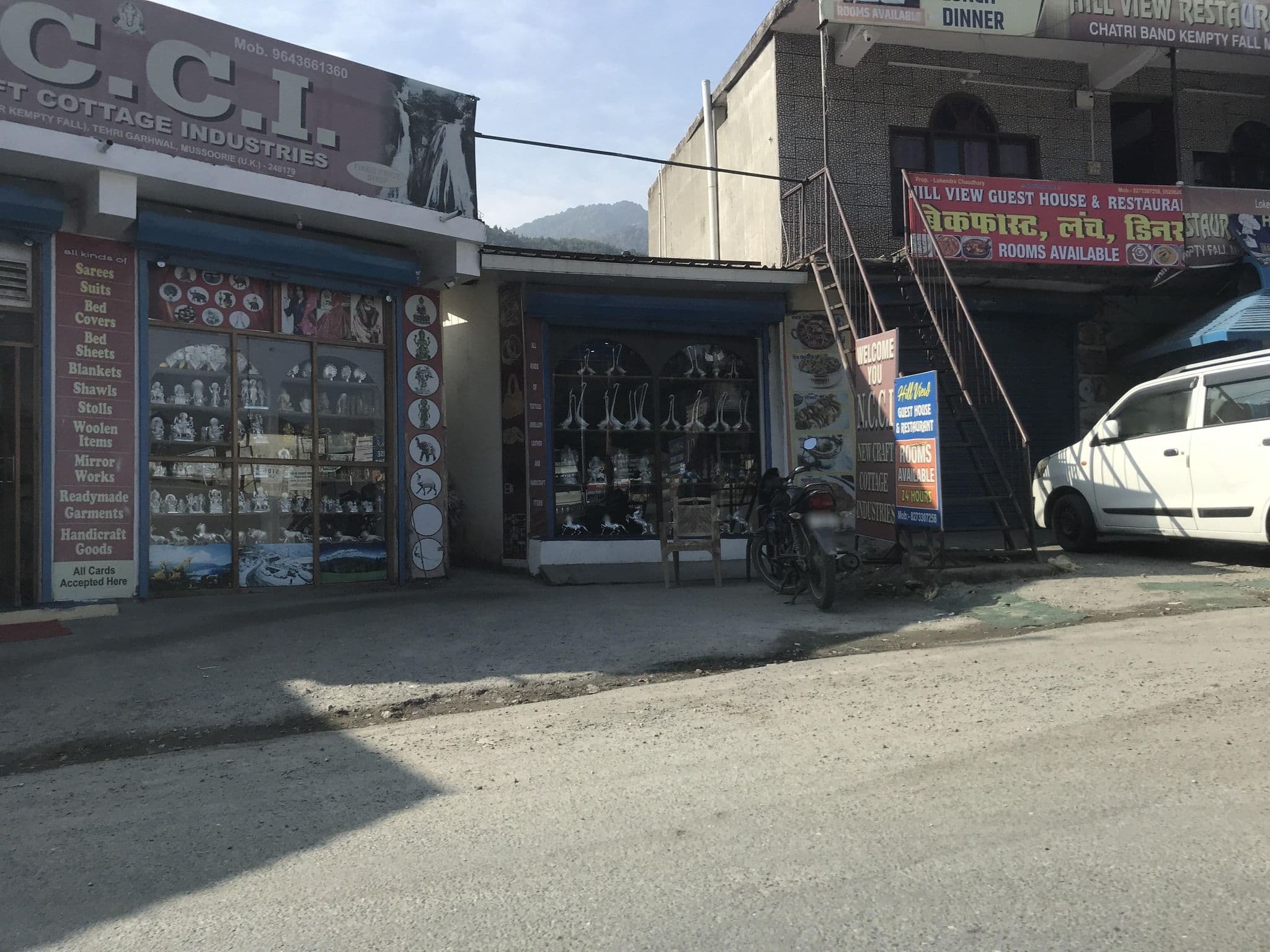 Street view near Hotel Kempty Residency, Mussoorie — © miguel_andrade (CC BY-SA · Mapillary)