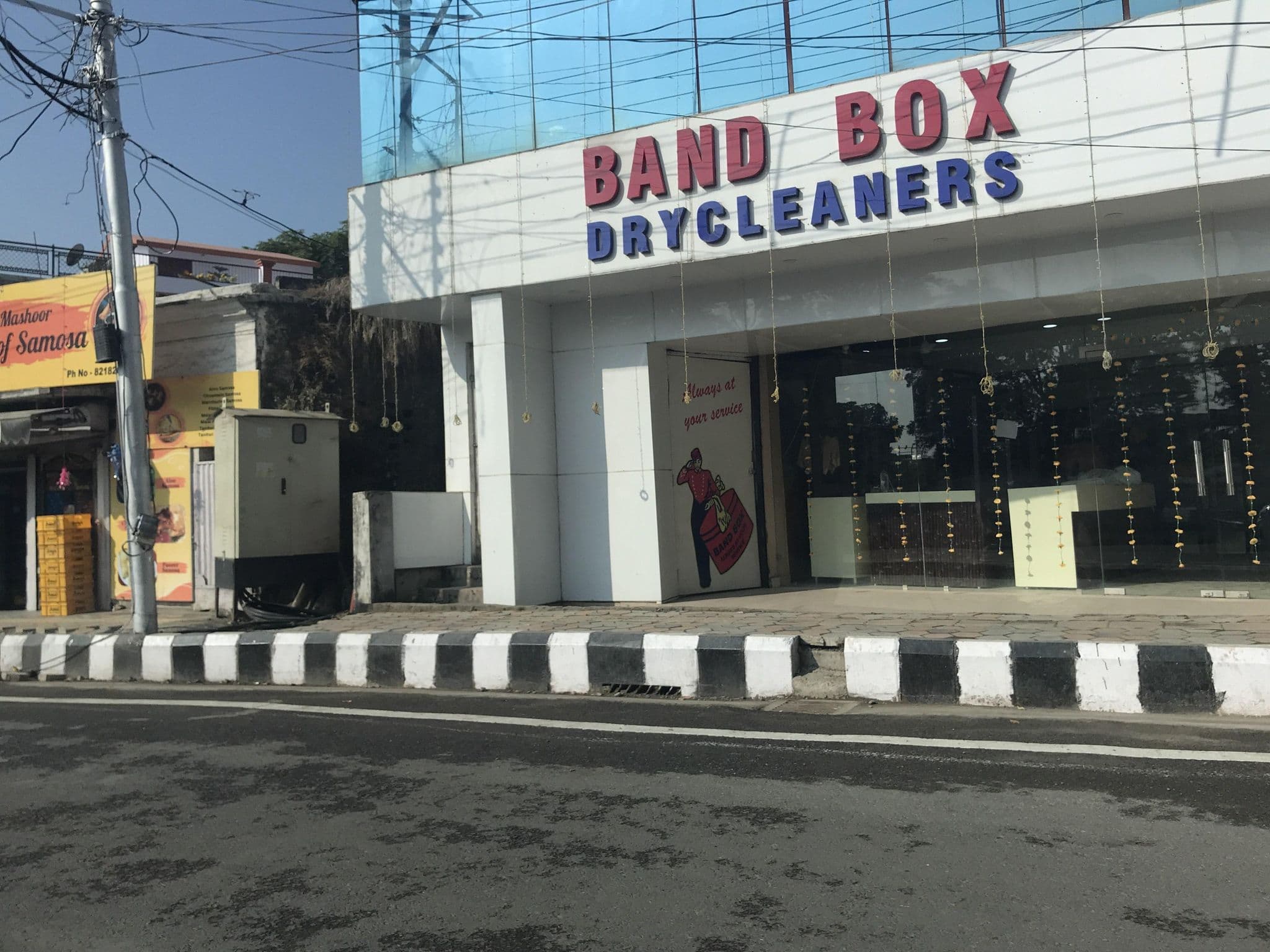 Street view near Hotel Gurukripa, Dehradun — © miguel_andrade (CC BY-SA · Mapillary)