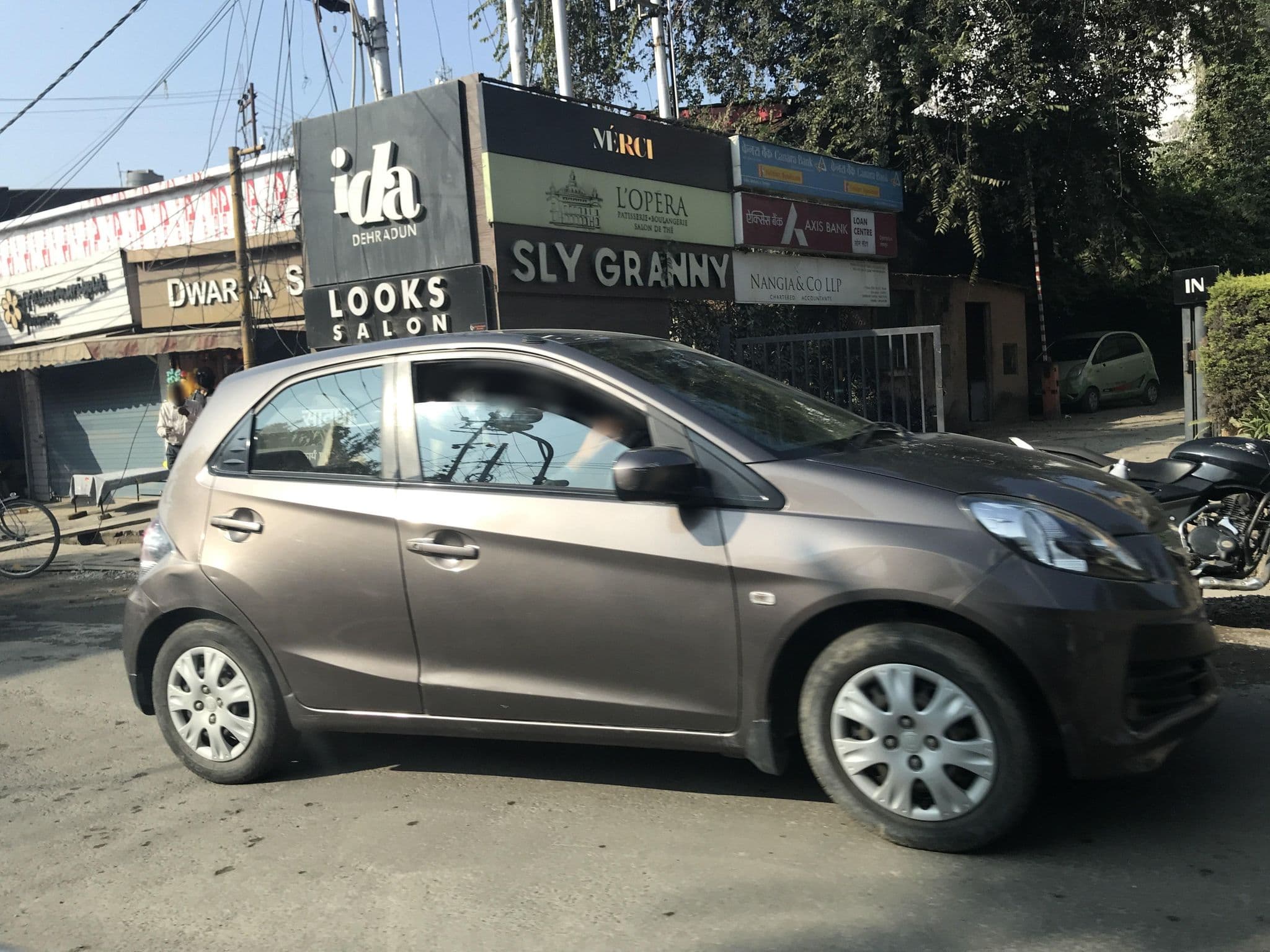 Street view near Ida Hotel, Dehradun — © miguel_andrade (CC BY-SA · Mapillary)