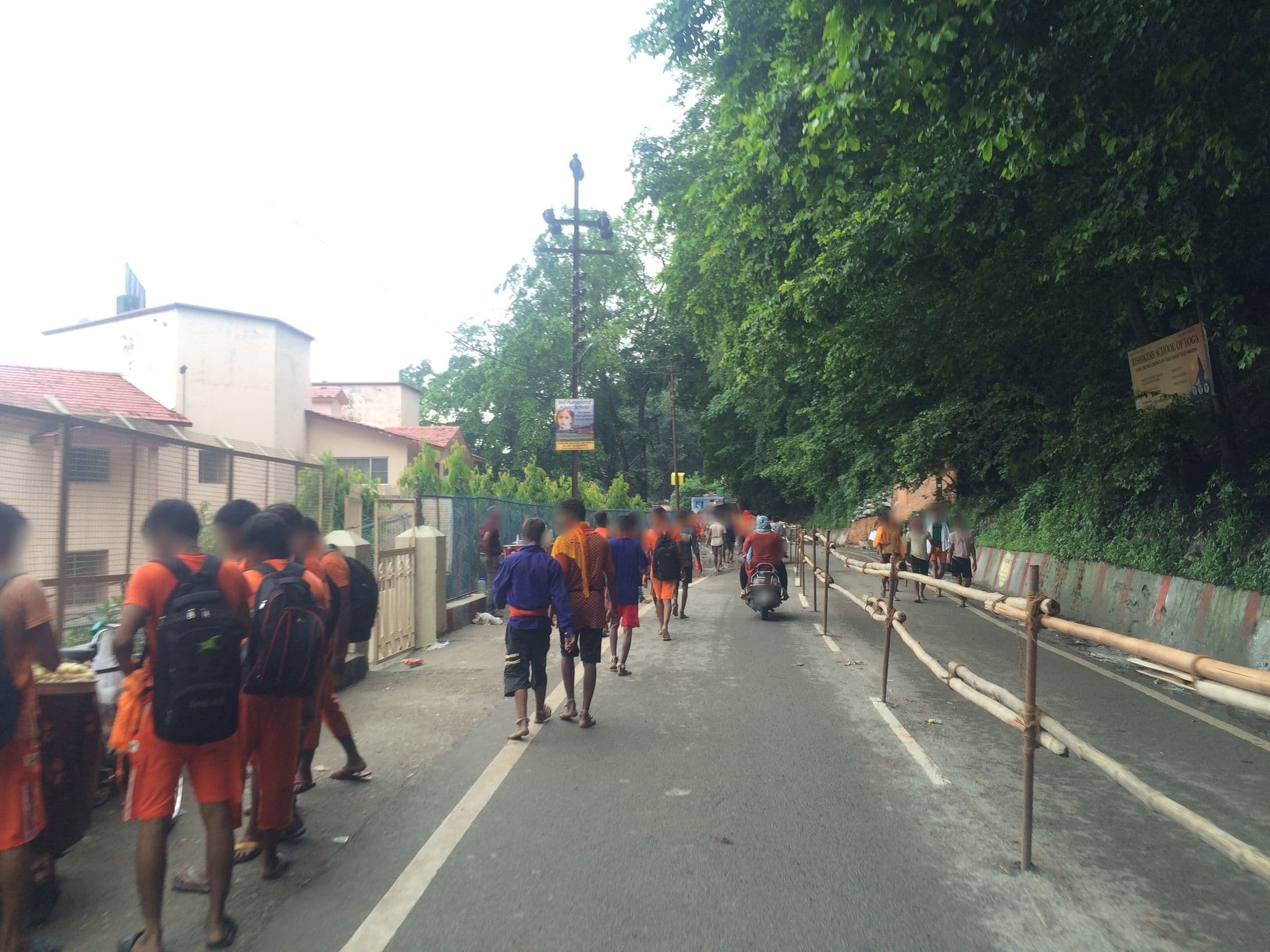 Street view near Yog Niketan by Sanskriti, Rishīkesh — © shailajashah (CC BY-SA · Mapillary)