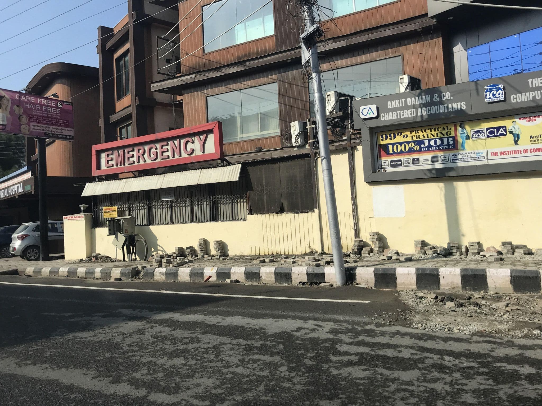 Street view near Hotel Sun Grand, Dehradun — © miguel_andrade (CC BY-SA · Mapillary)