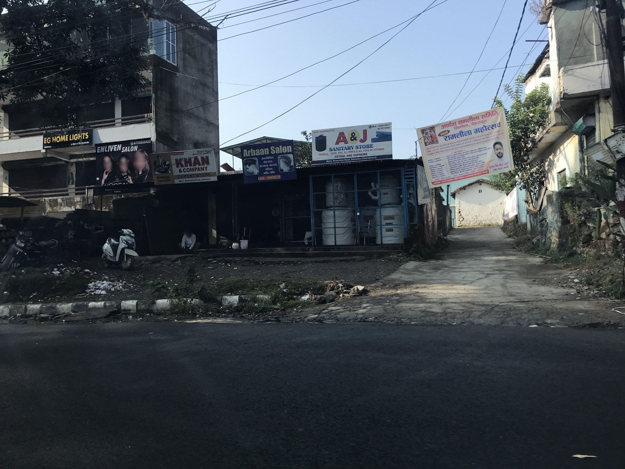 Street view near Treebo Trend Jungle View Retreat, Dehradun — © miguel_andrade (CC BY-SA · Mapillary)