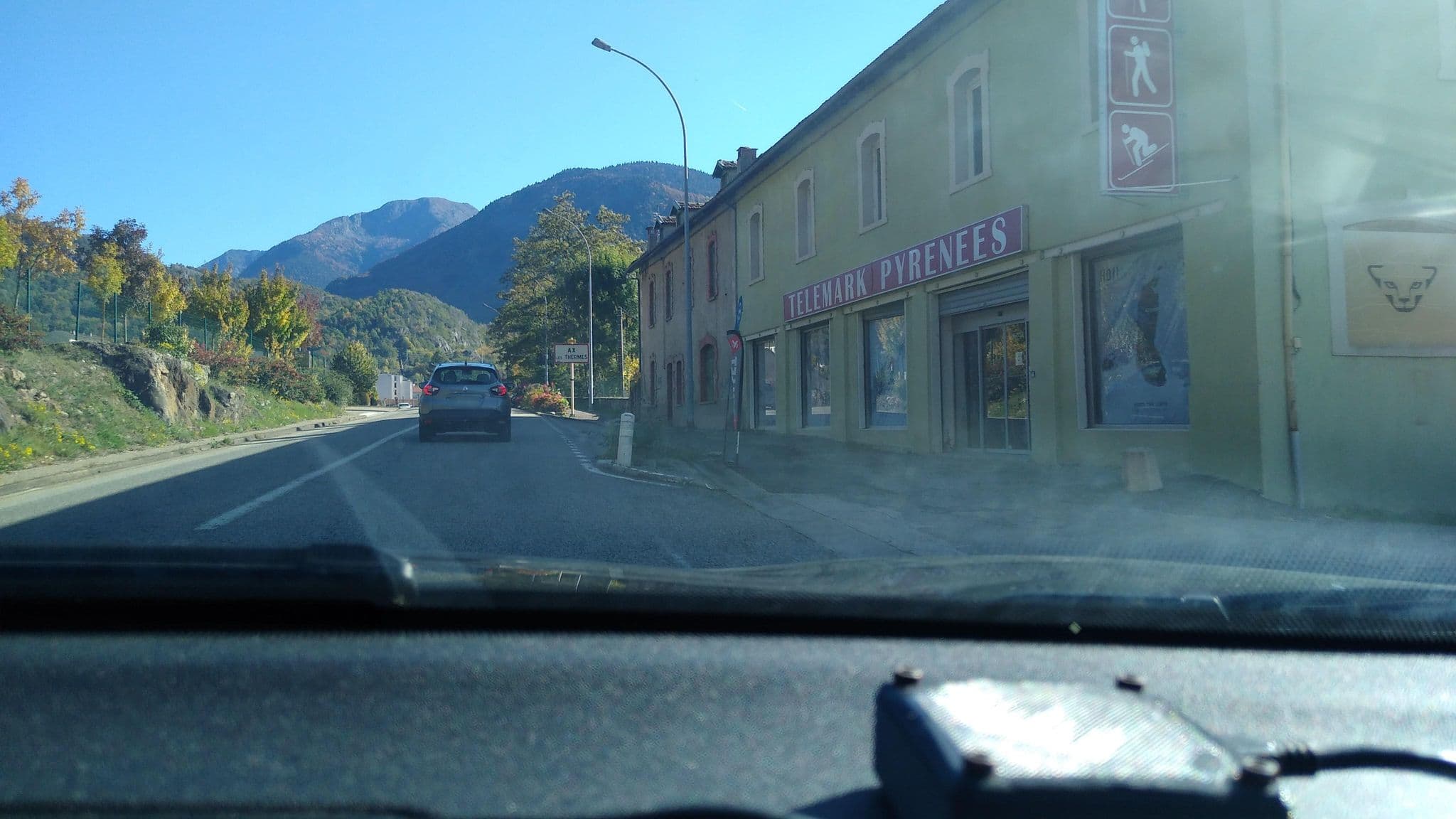 Street view near Parking de la gare Ax-les-Thermes, Ax-les-Thermes — © rhum (CC BY-SA · Mapillary)