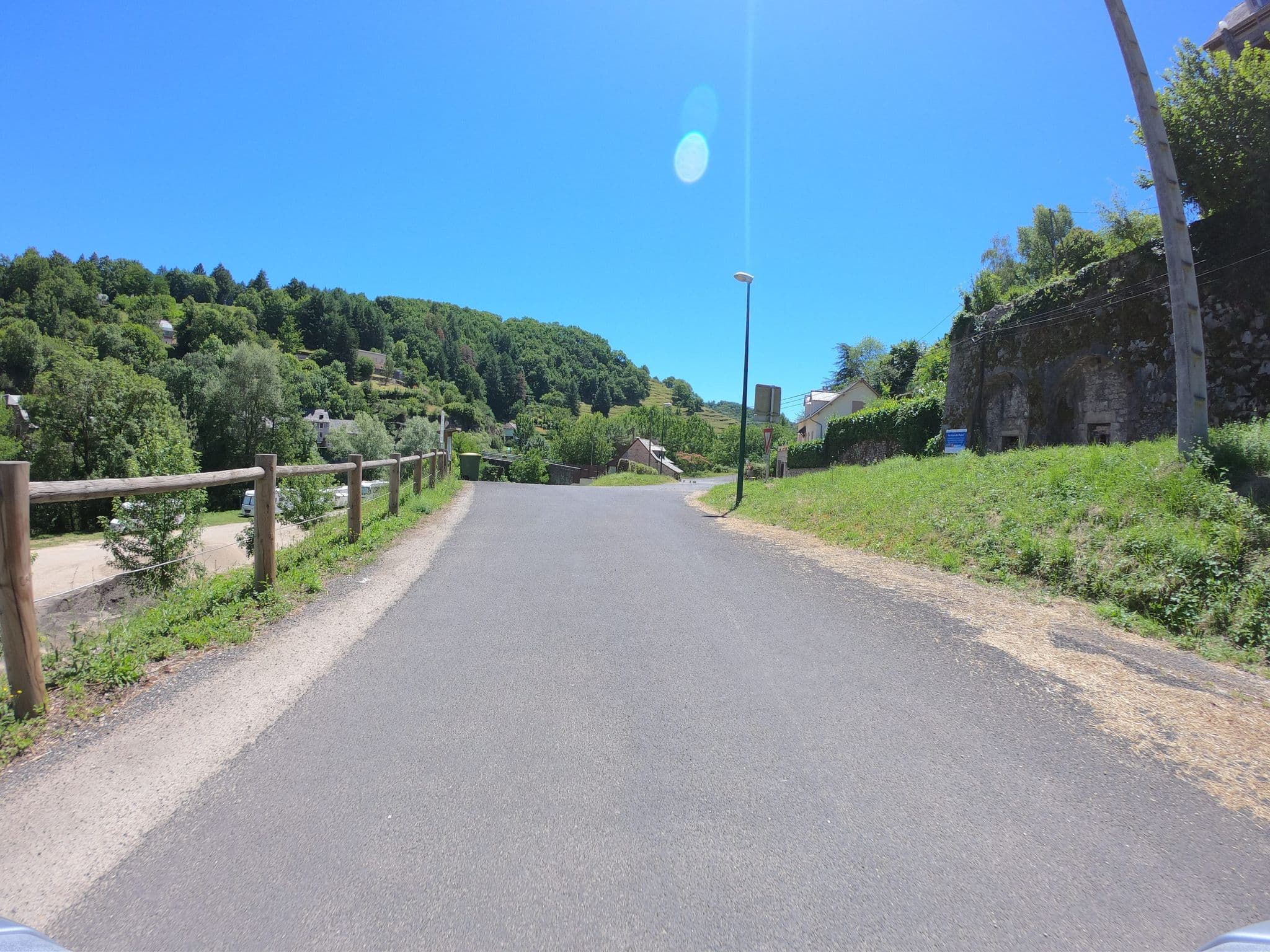 Street view near Aire camping-car Entraigas de Truèire, Entraygues-sur-Truyère — © joostjakob (CC BY-SA · Mapillary)