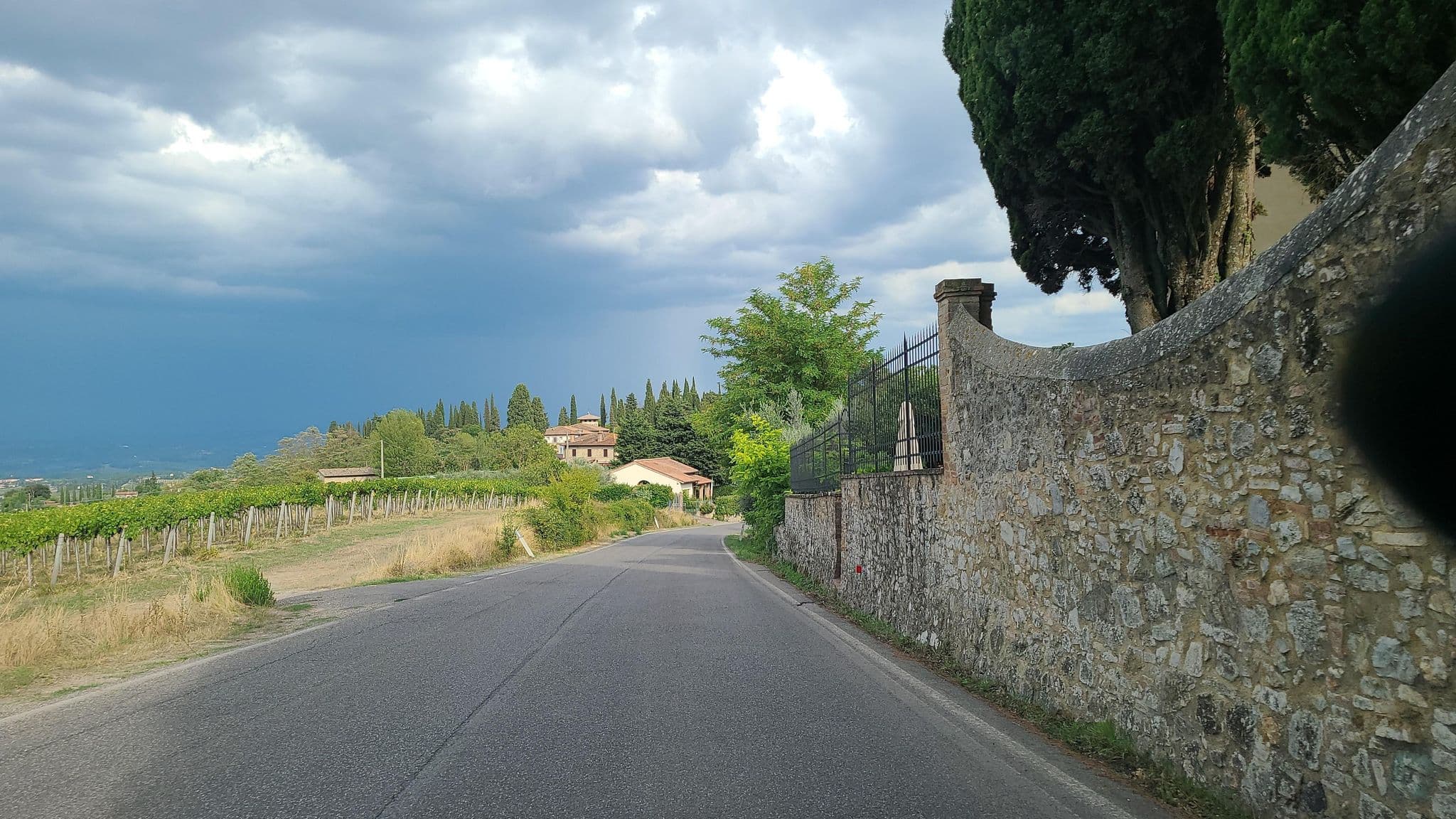 Street view near Villa Ducci Hotel San Gimignano, San Gimignano — © chrisbeddow (CC BY-SA · Mapillary)