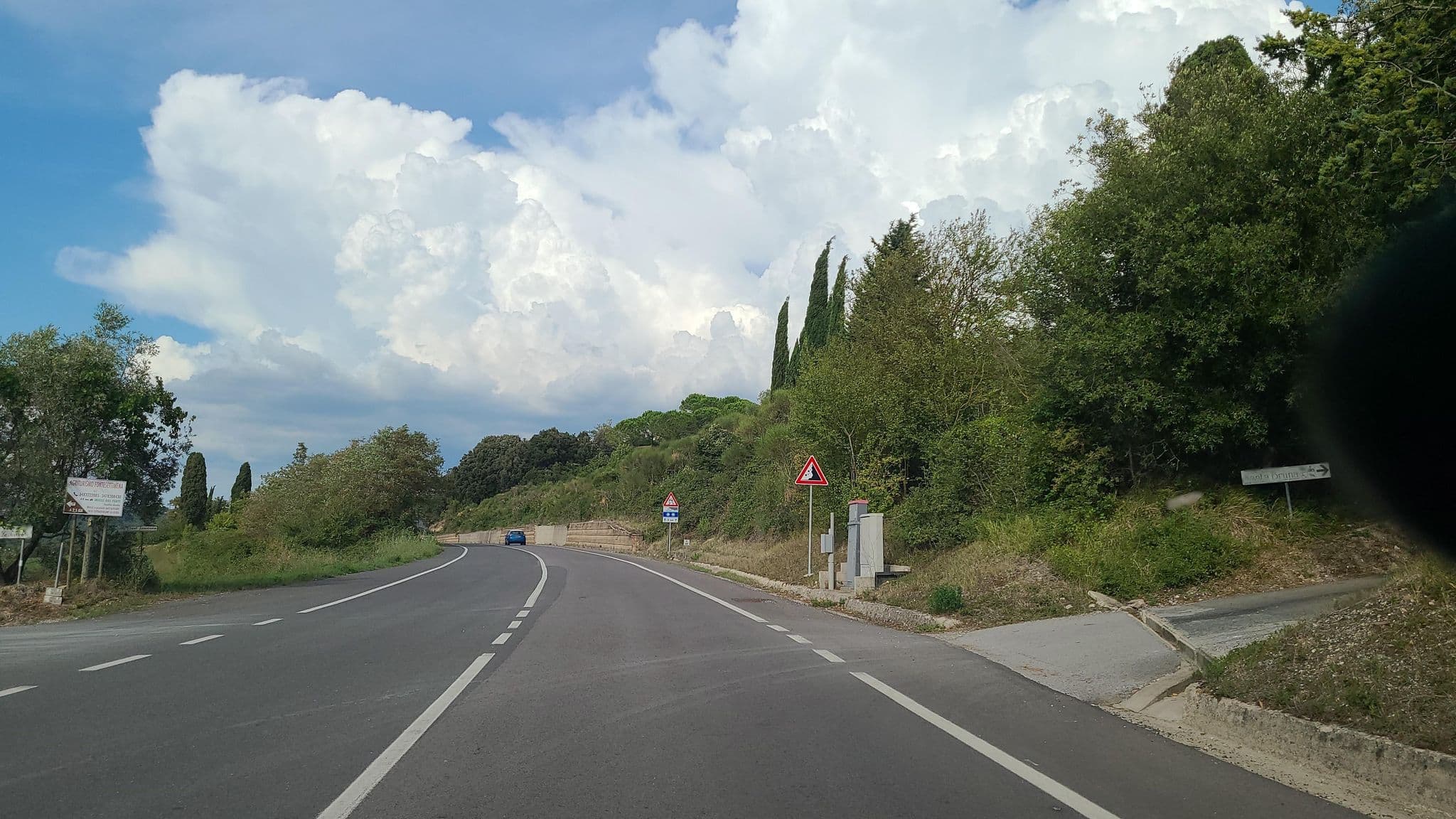 Street view near Agriturismo Santa Bruna, Volterra — © chrisbeddow (CC BY-SA · Mapillary)