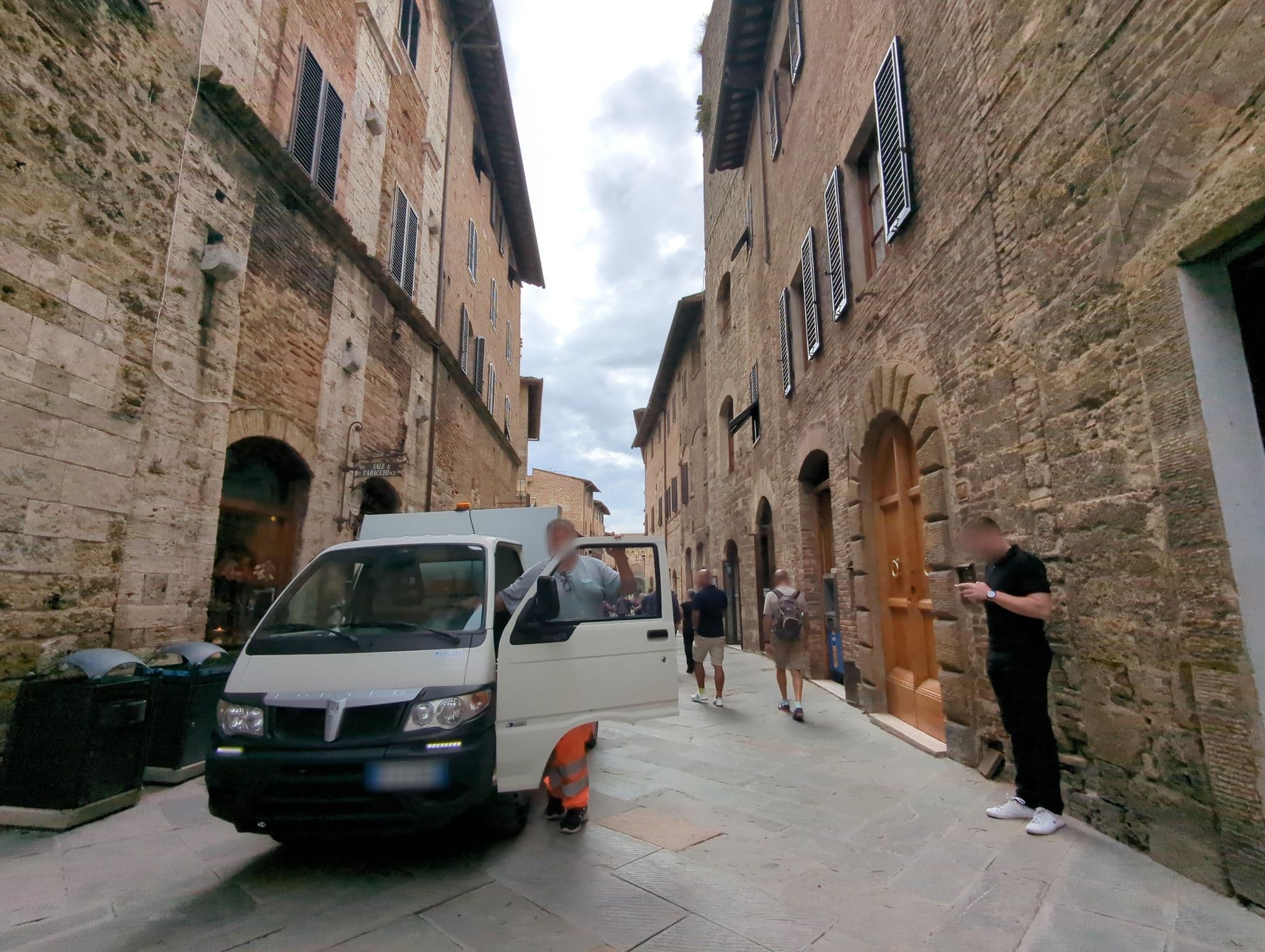 Street view near La Casa di Giovanna, San Gimignano — © ente (CC BY-SA · Mapillary)
