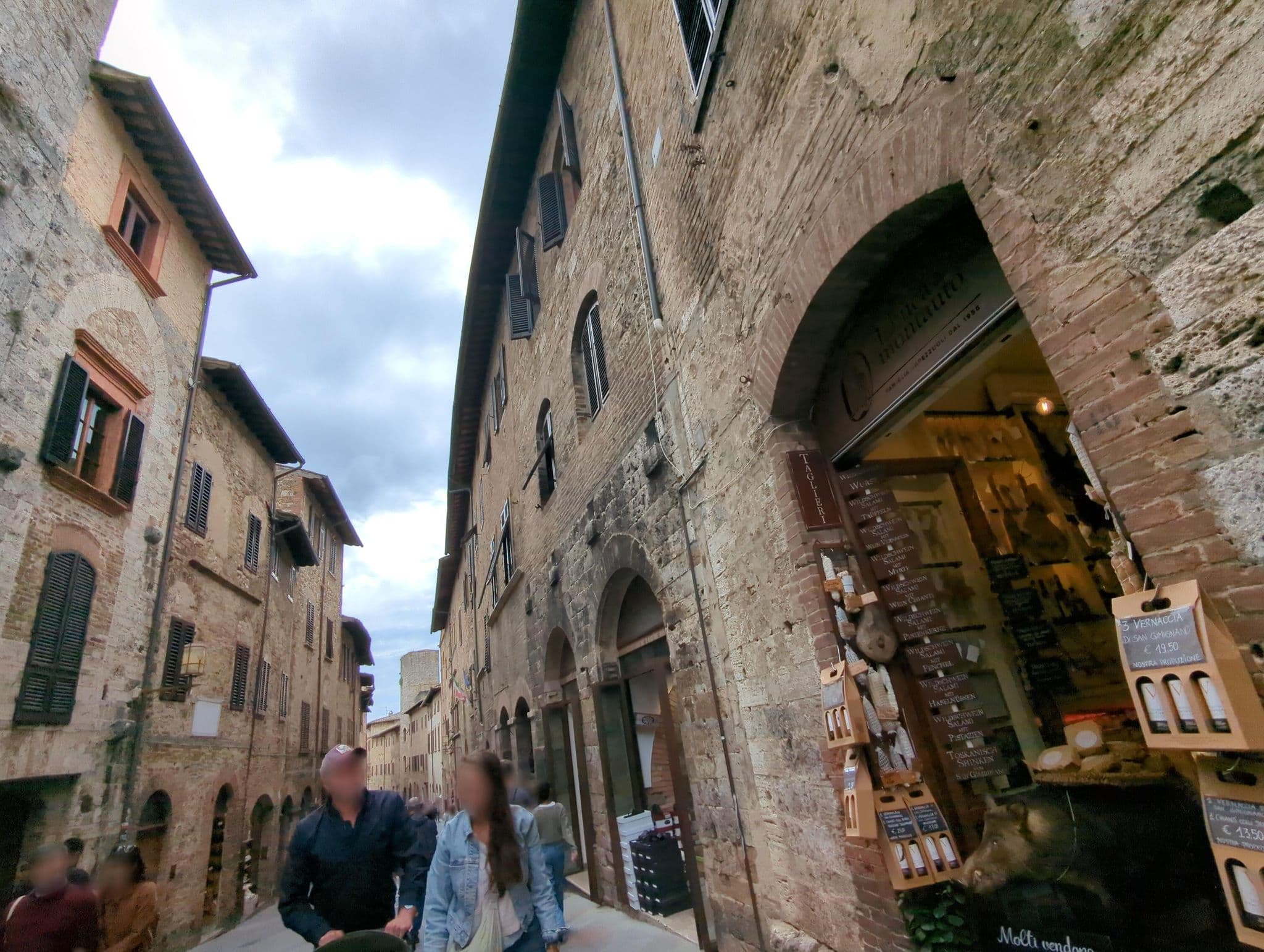 Street view near Locanda di Quercecchio, San Gimignano — © ente (CC BY-SA · Mapillary)