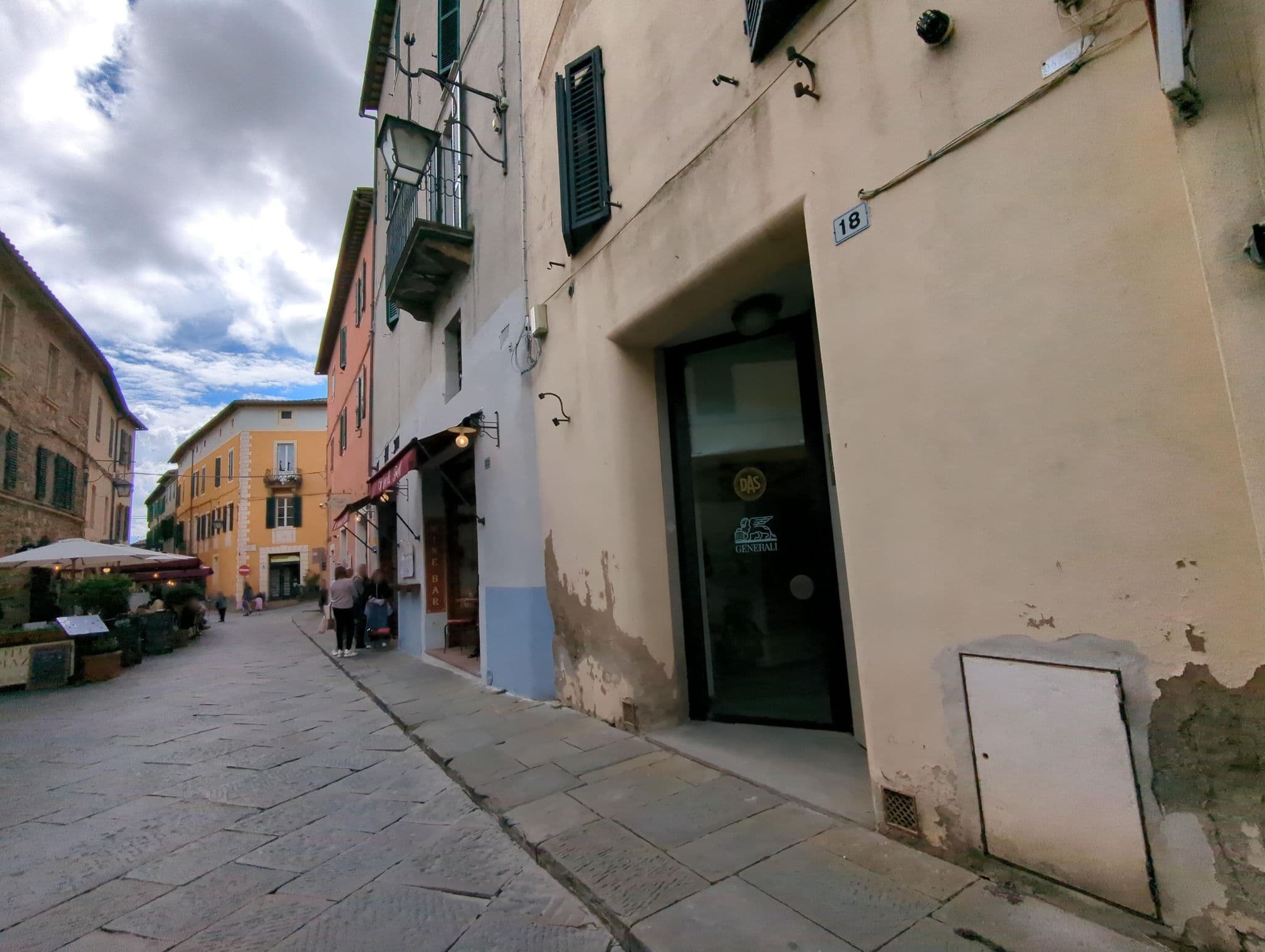 Street view near Relais Donna Brunella, Montalcino — © ente (CC BY-SA · Mapillary)