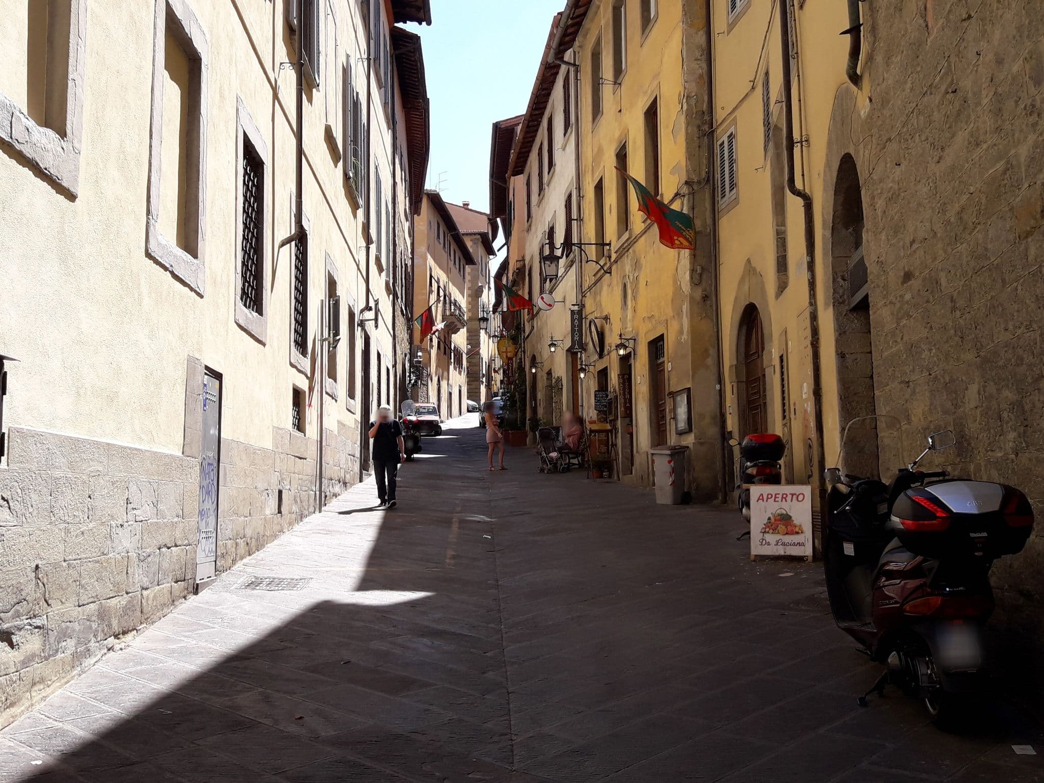 Street view near Palazzo Dei Bostoli, Arezzo — © marcussacapuces91 (CC BY-SA · Mapillary)