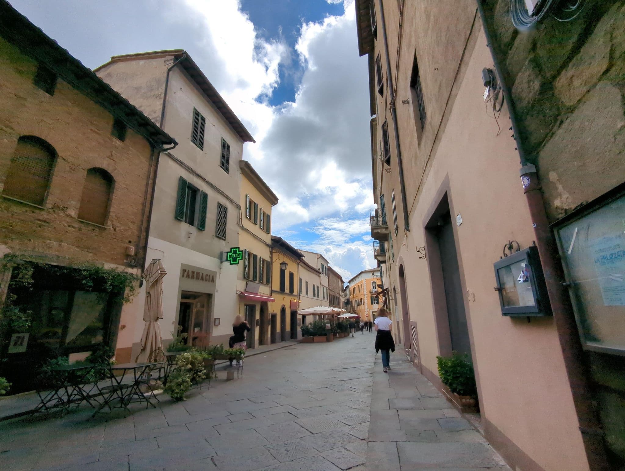Street view near L'Affaccio, Montalcino — © ente (CC BY-SA · Mapillary)