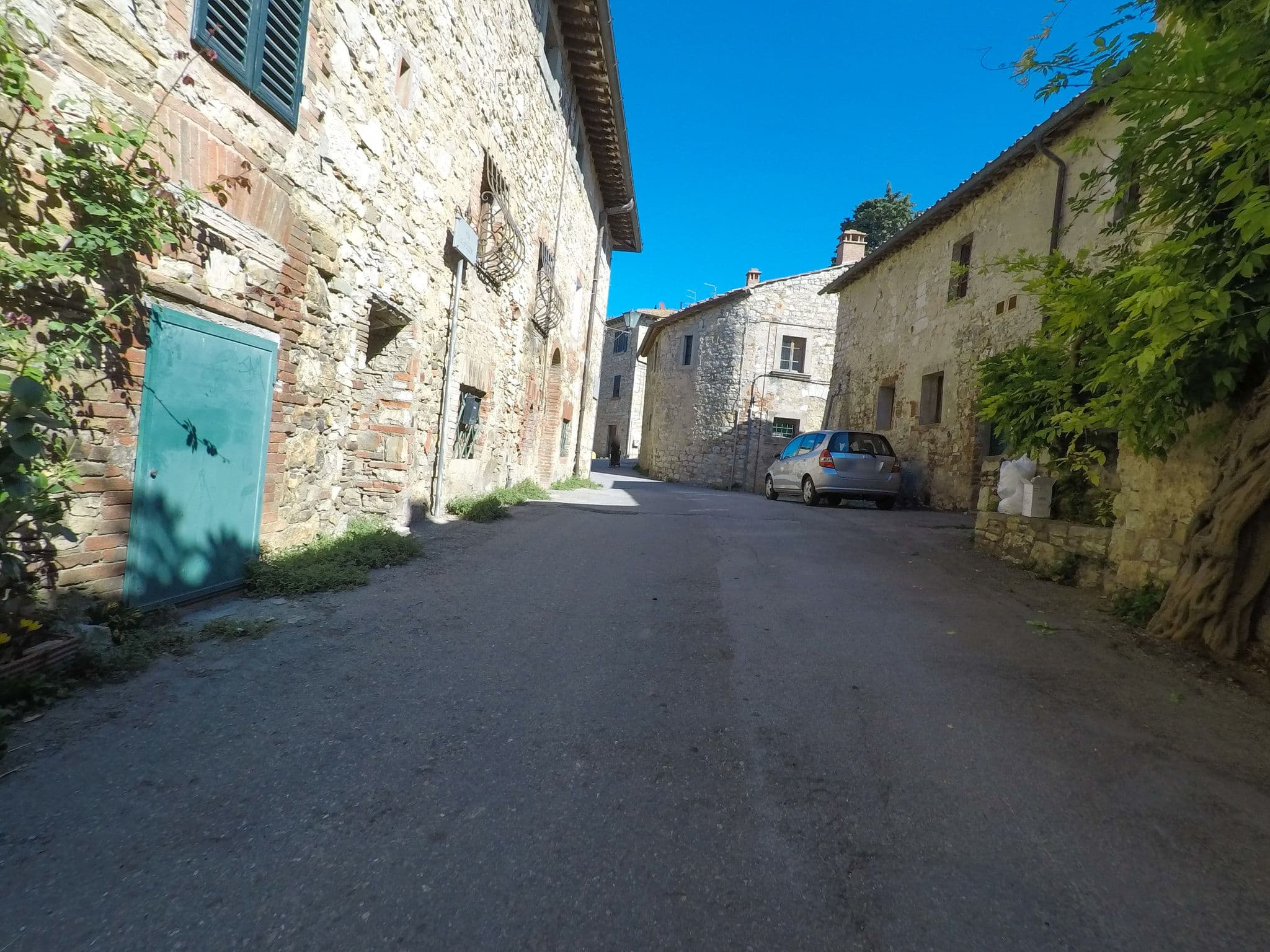 Street view near Castello di Fonterutoli - Marchesi Mazzei SPA, Castellina in Chianti — © esario (CC BY-SA · Mapillary)