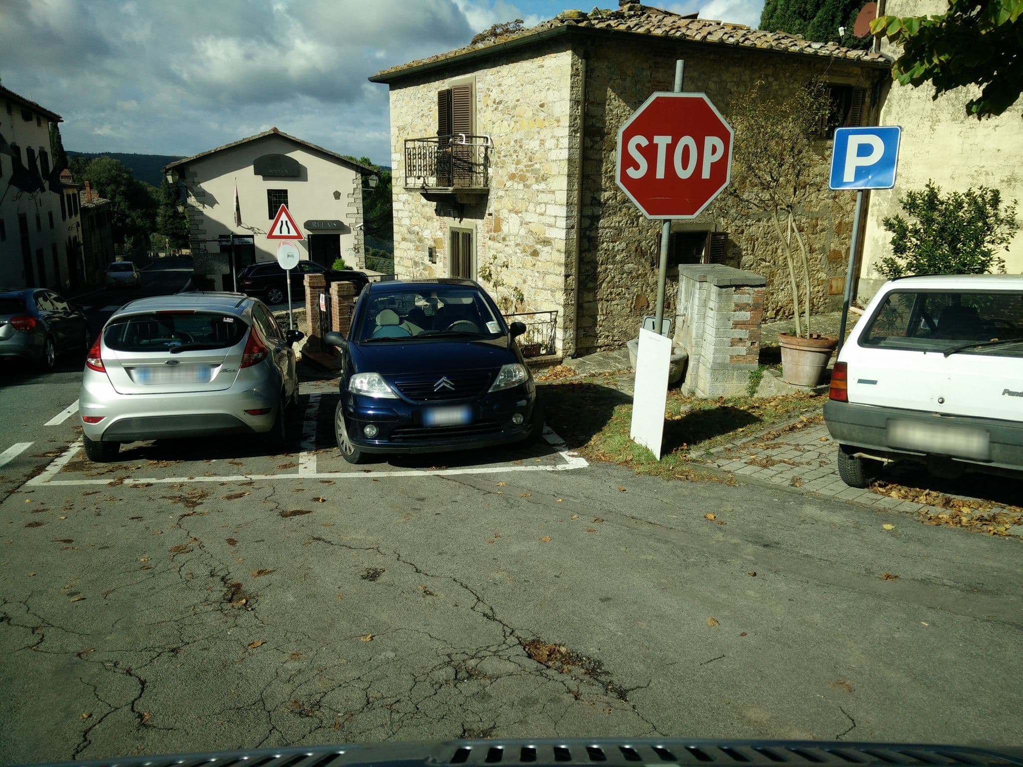 Street view near Hotel Radda SRL, Gaiole in Chianti — © joostjakob (CC BY-SA · Mapillary)