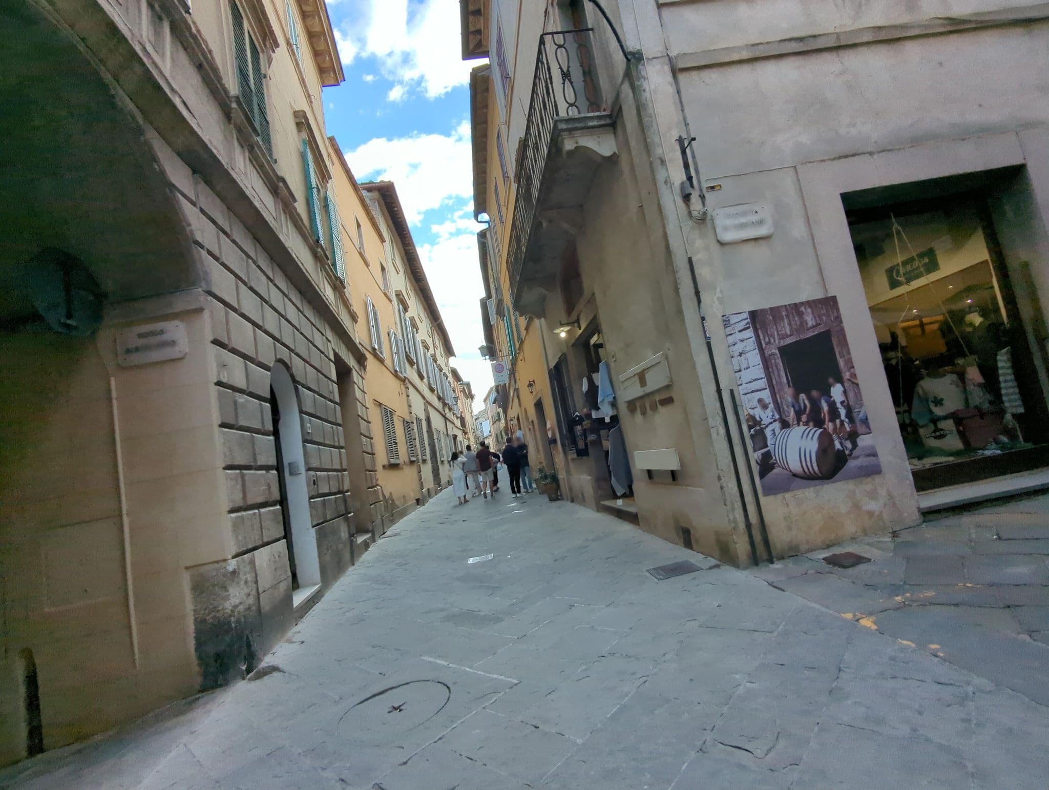 Street view near Il Buonumore, Montepulciano — © ente (CC BY-SA · Mapillary)