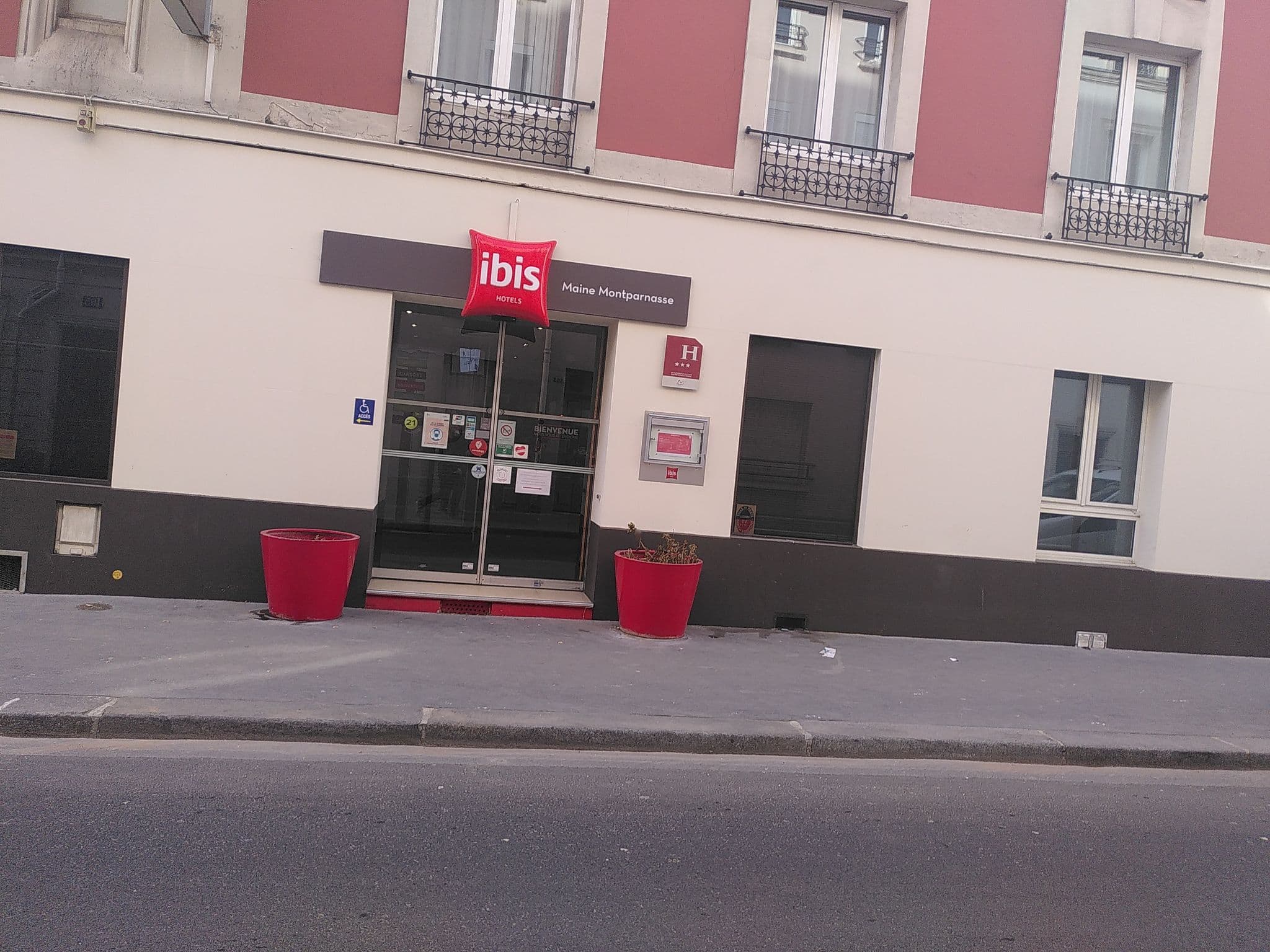 Street view near Ibis Maine Montparnasse, Paris 14 Observatoire — © britze (CC BY-SA · Mapillary)
