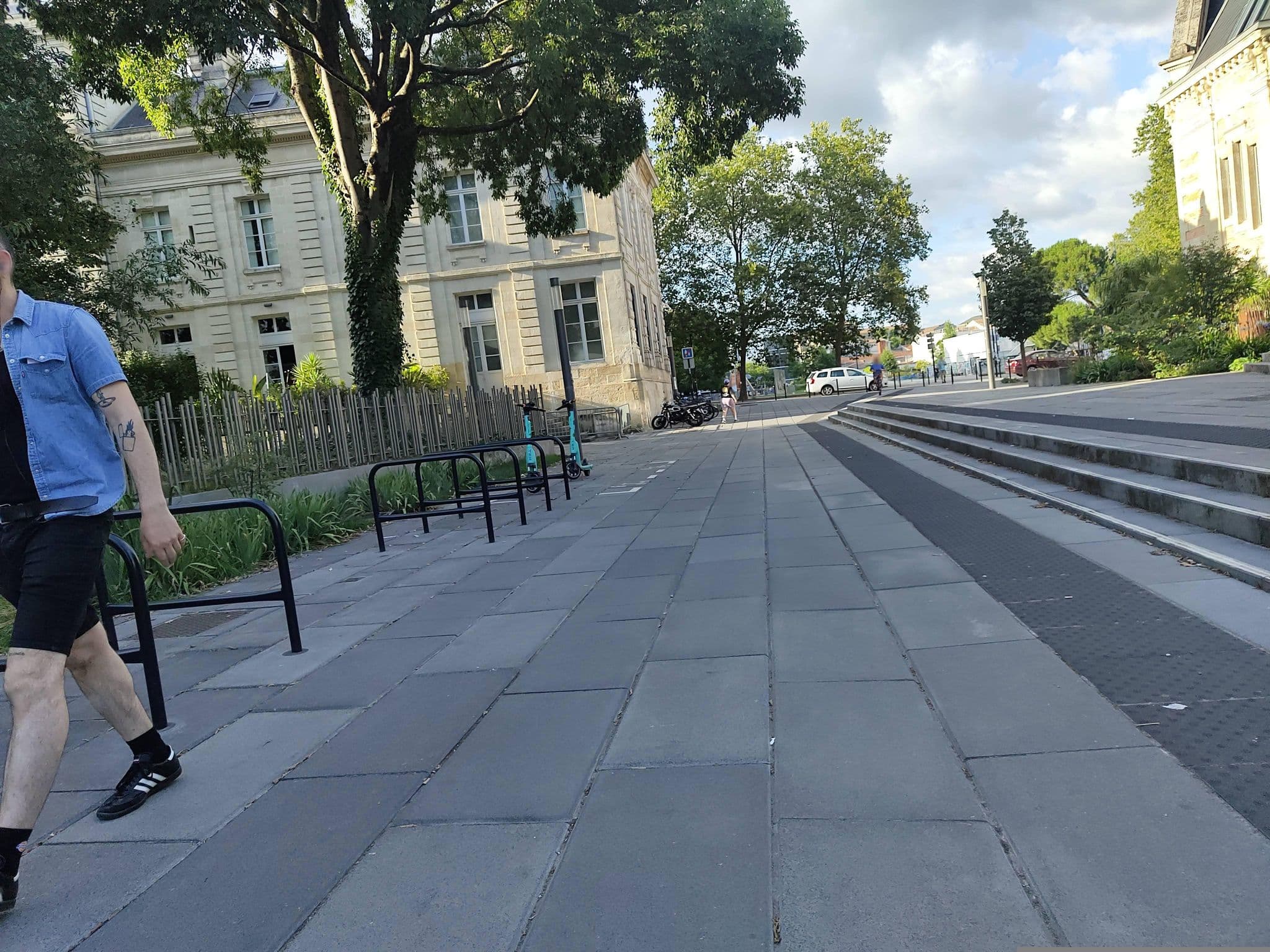 Street view near La Zoologie, Bordeaux — © Arkitu (CC BY-SA · Mapillary)