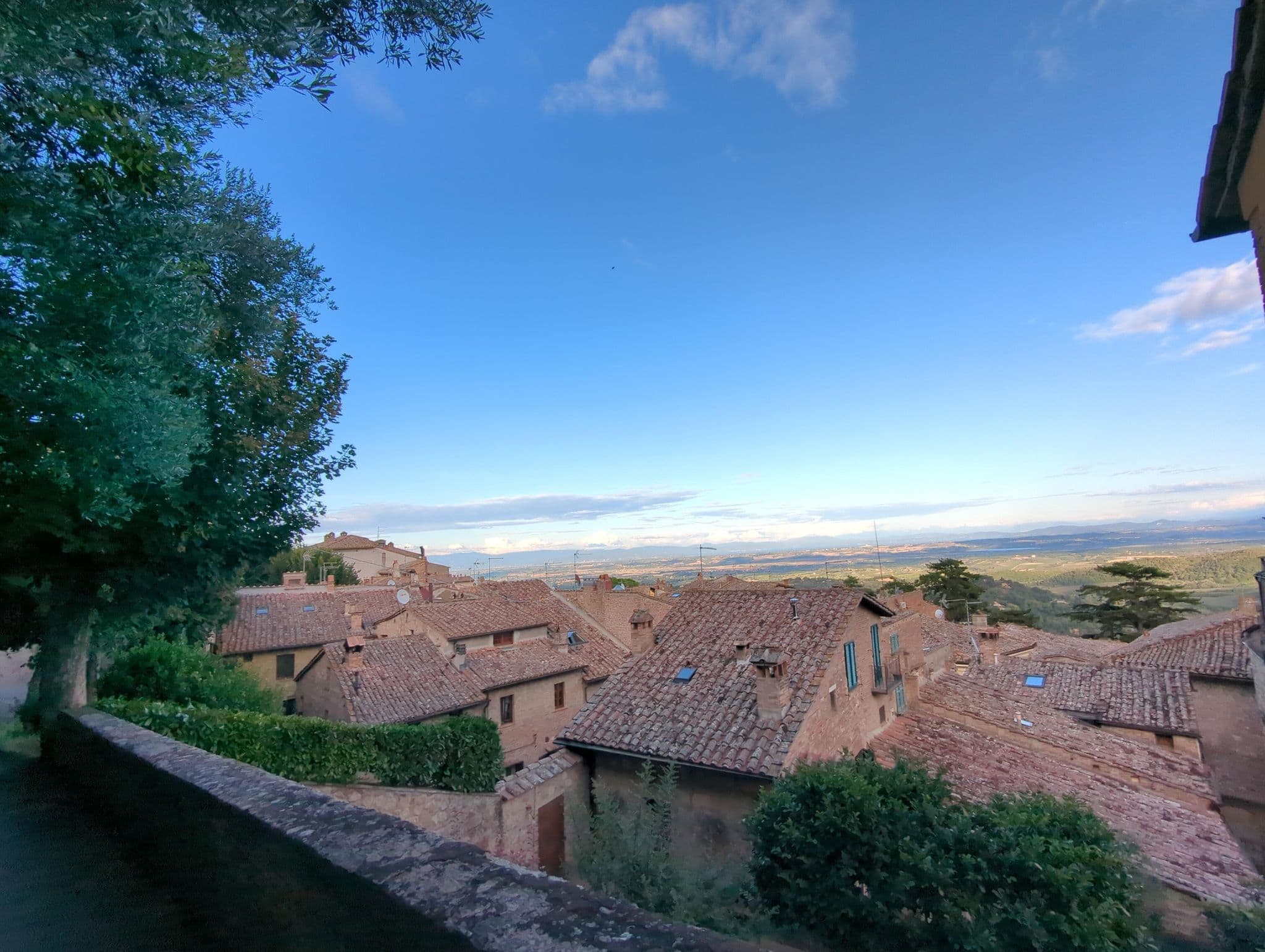 Street view near La Casina di Cagnano, Montepulciano — © ente (CC BY-SA · Mapillary)