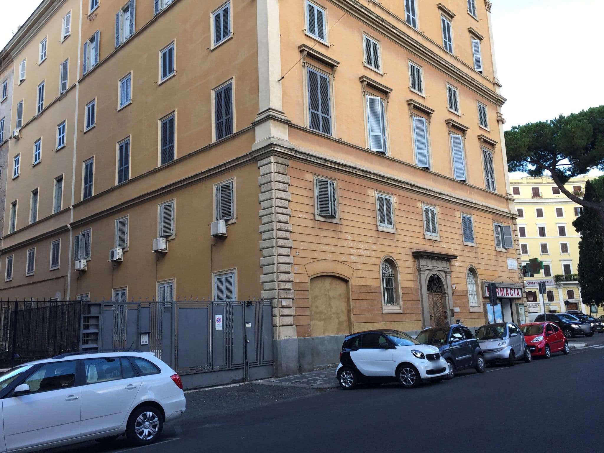 Street view near Domus Quiritum Suite, Vatican luxury apartment, Prati — © geodrinx (CC BY-SA · Mapillary)