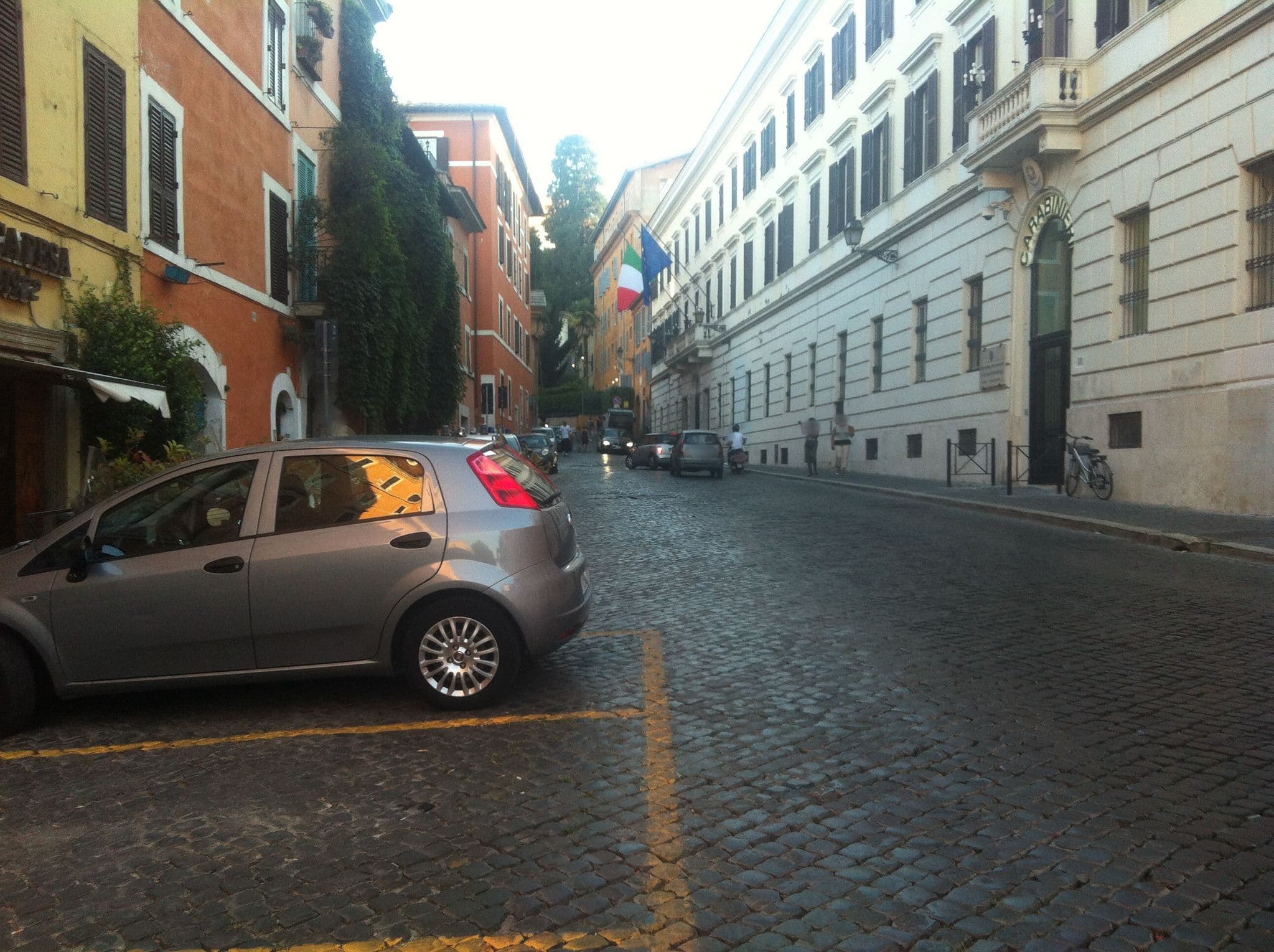 Street view near Pretty Flat Trastevere, Regola — © miguel_andrade (CC BY-SA · Mapillary)