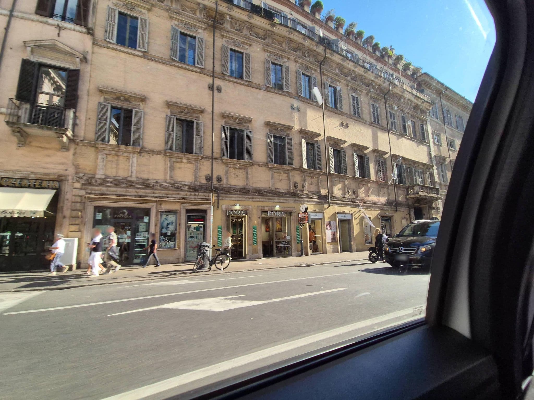 Street view near Domus 21, Sant'Eustachio — © omfg_notpr (CC BY-SA · Mapillary)