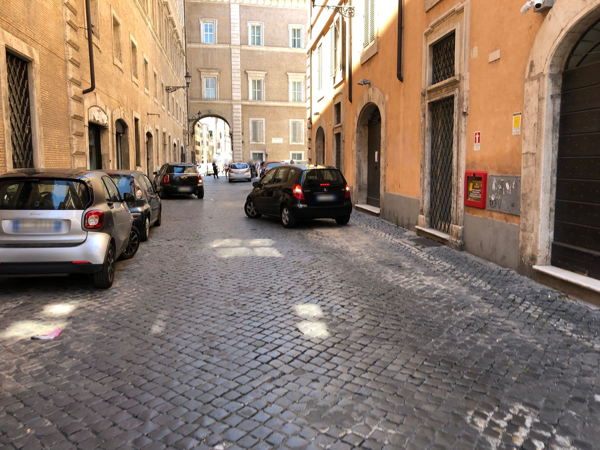 Street view near Casawally, Parione — © tjundanian (CC BY-SA · Mapillary)