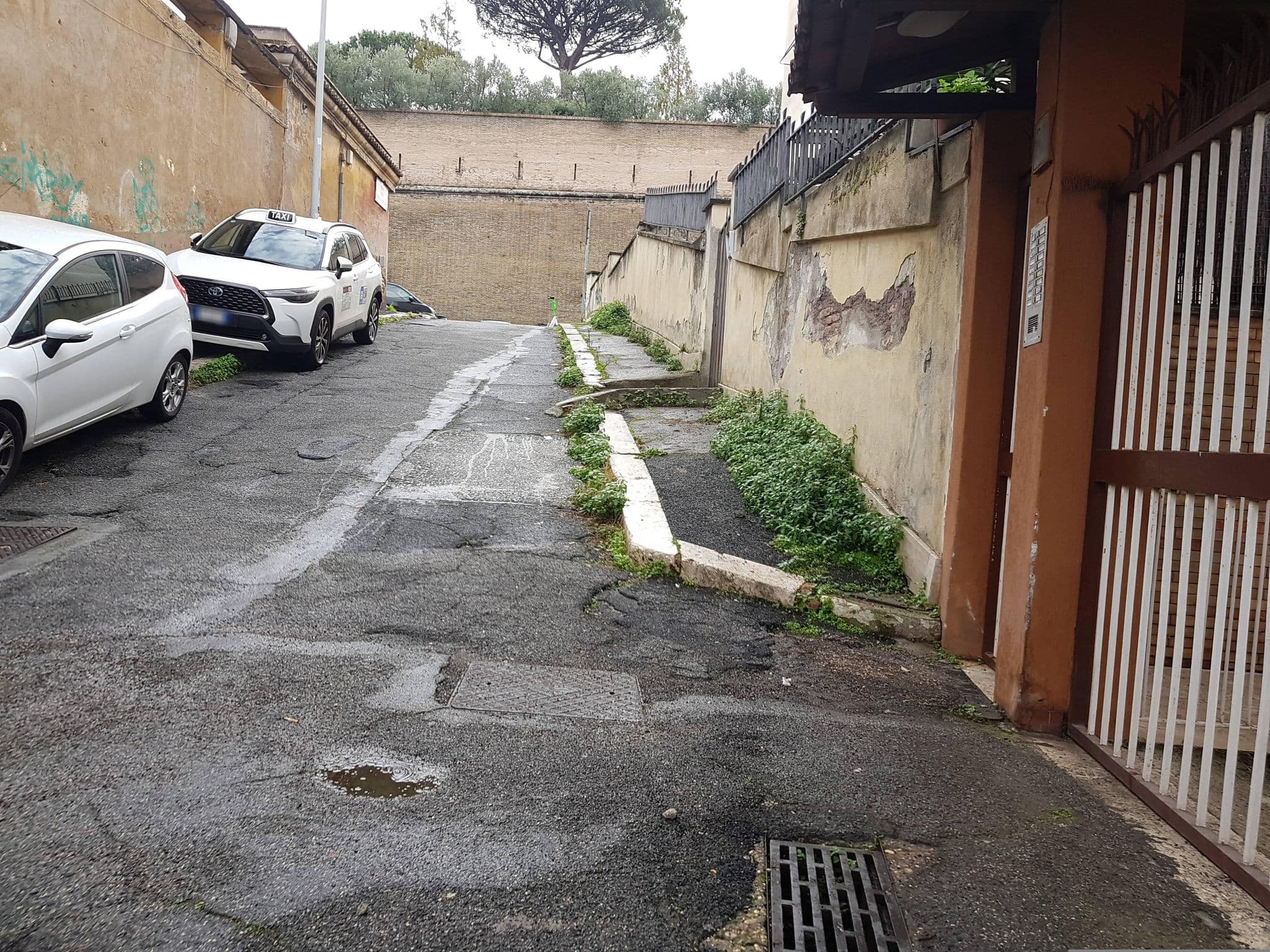 Street view near Le fontane Di Roma, Borgo — © masterofnoroad (CC BY-SA · Mapillary)