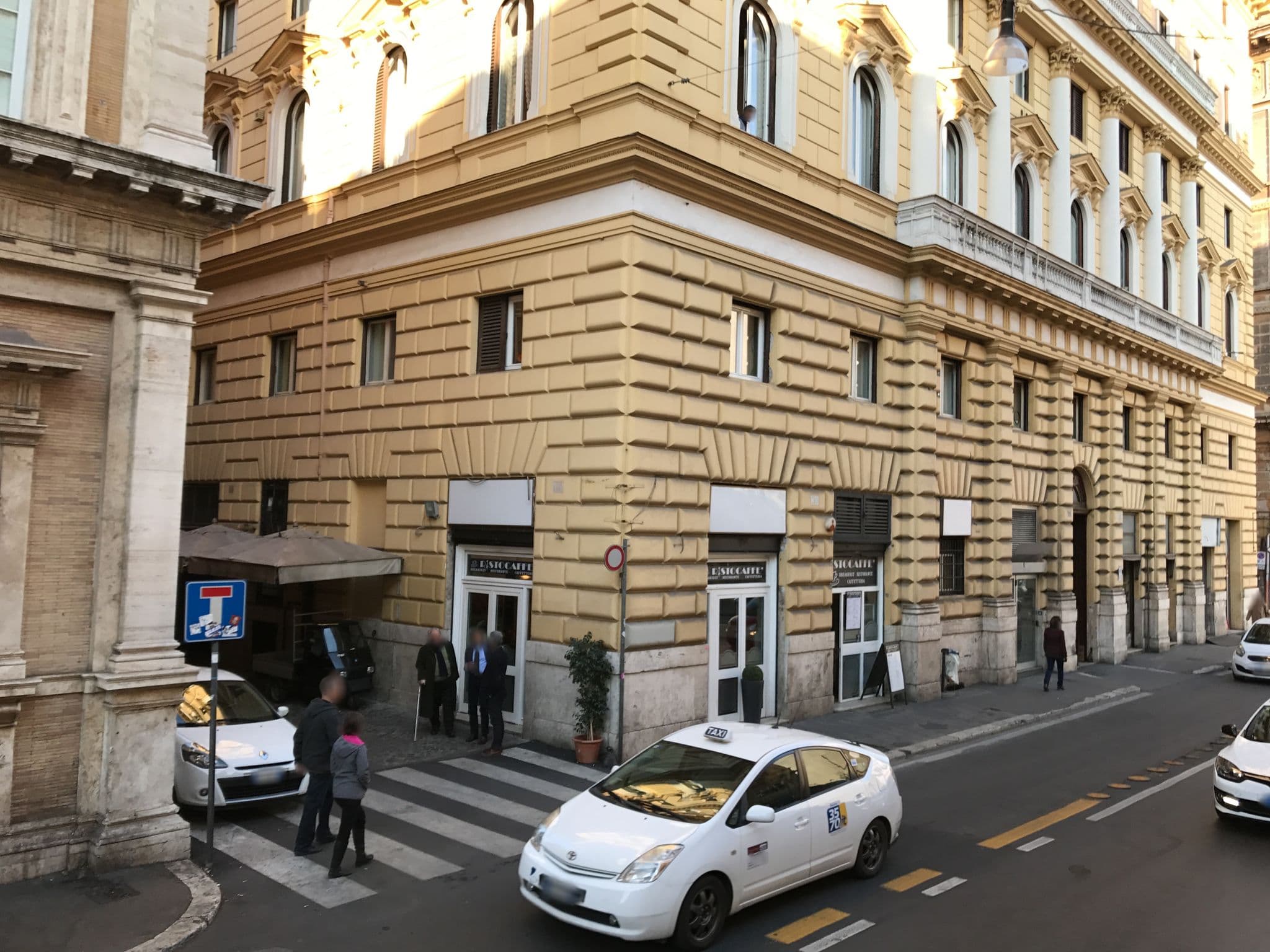 Street view near The Club Navona, Regola — © fundacja_geolife (CC BY-SA · Mapillary)
