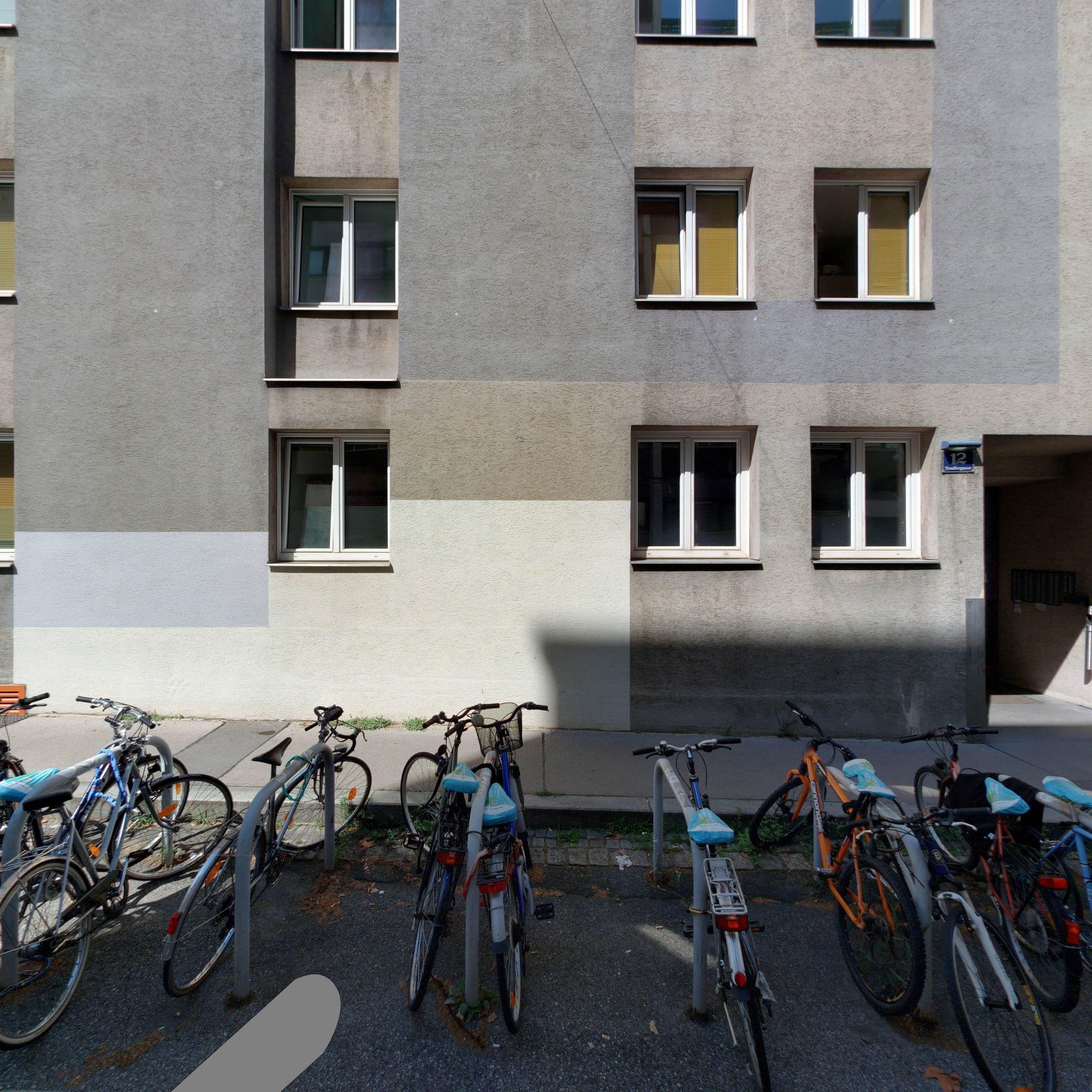 Street view near Studentenwohnhaus Tendlergasse, Alsergrund — © eliasgander (CC BY-SA · Mapillary)
