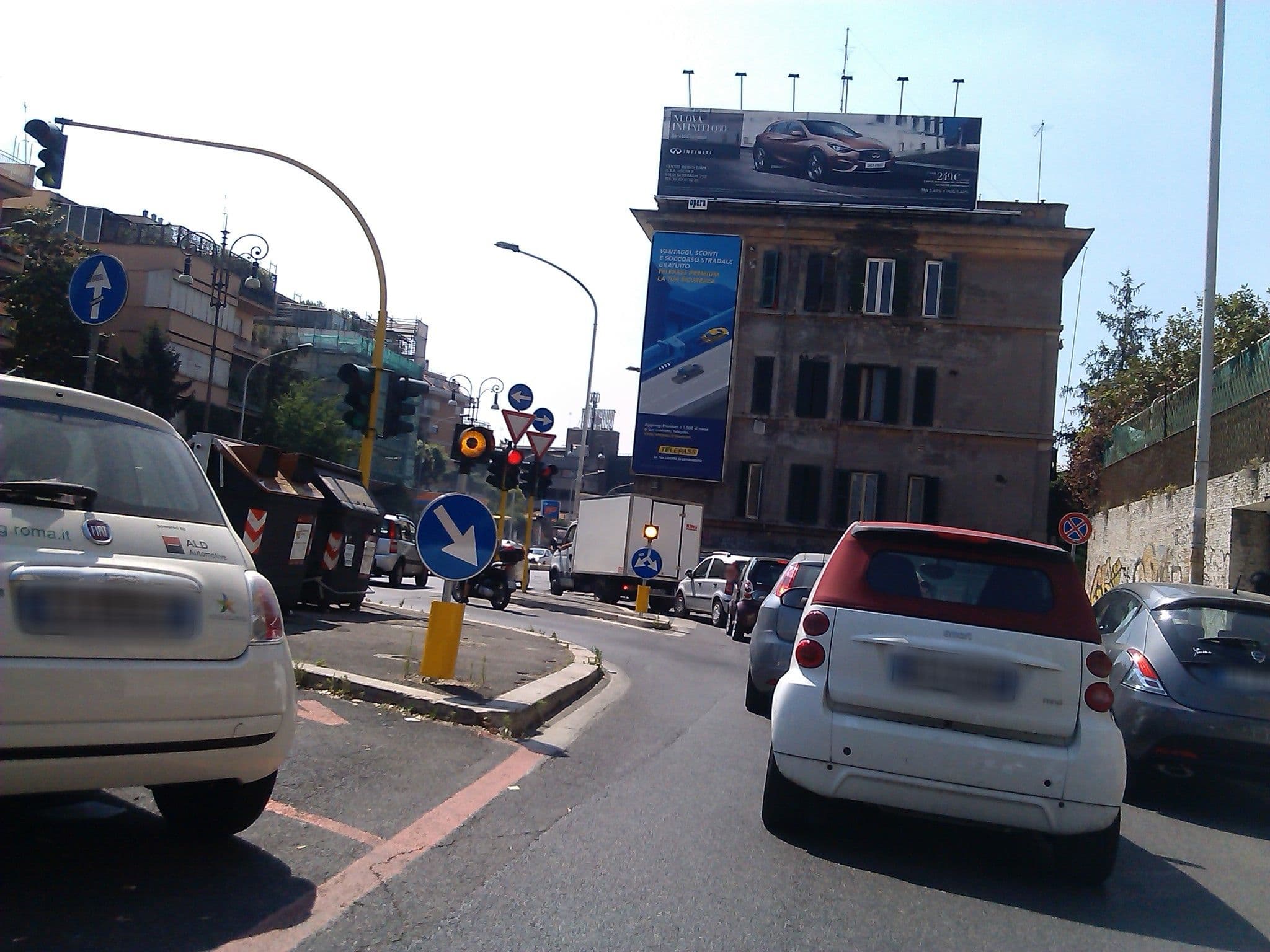 Street view near B&B Corso di Francia, Campo Marzio — © changchun1 (CC BY-SA · Mapillary)