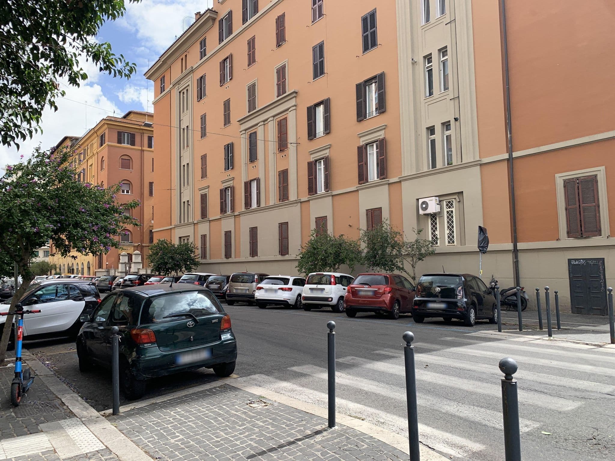 Street view near Residence Sacconi, Campo Marzio — © robot8a (CC BY-SA · Mapillary)