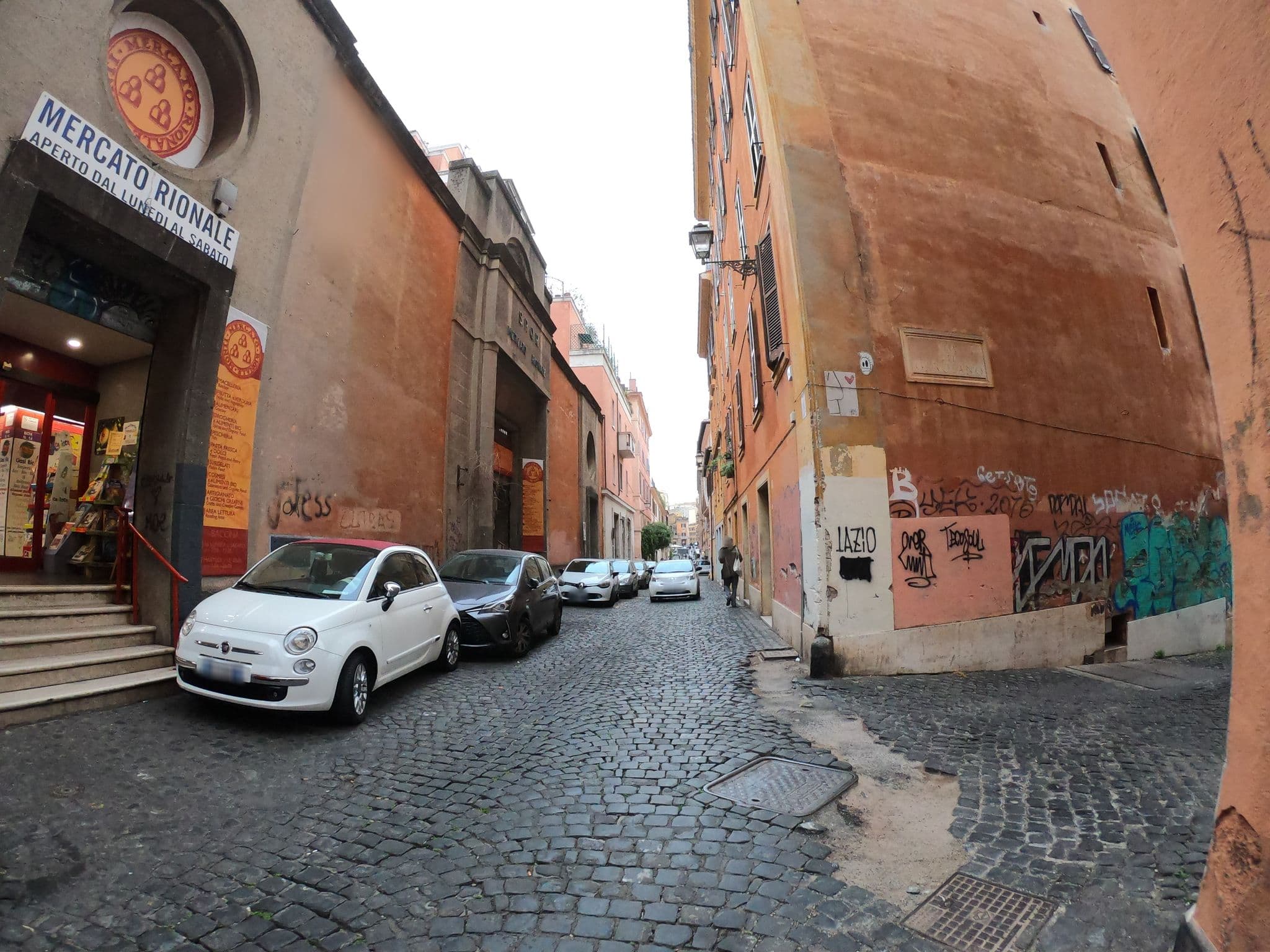 Street view near Colosseum Townhouse, Pigna — © richlv (CC BY-SA · Mapillary)