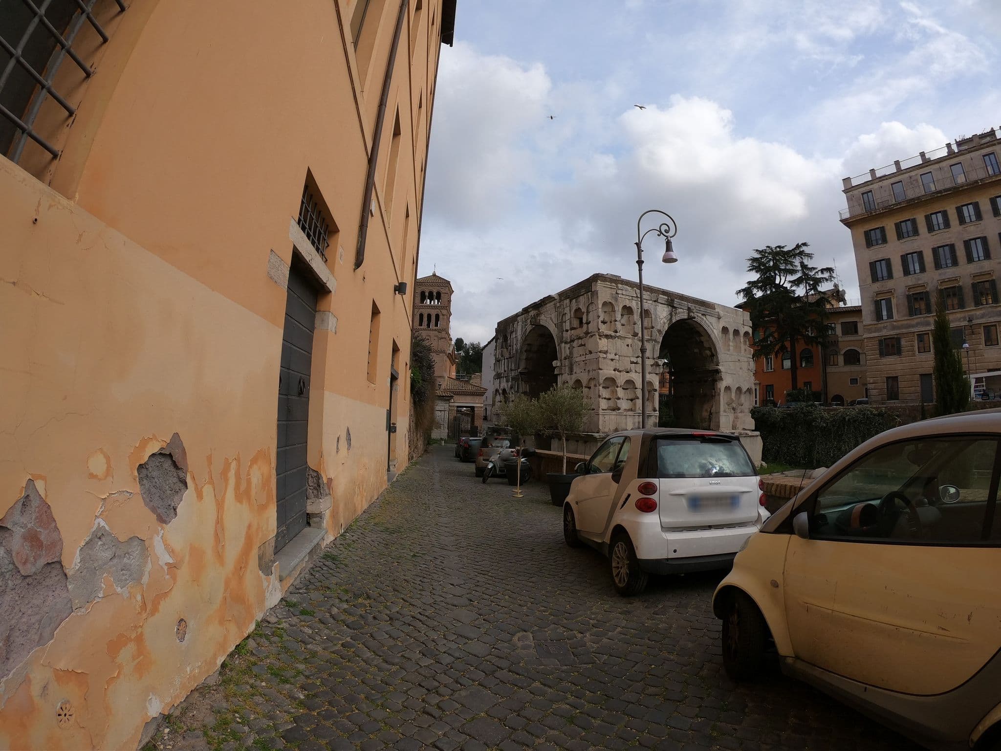 Street view near Palazzo Velabro, Pigna — © richlv (CC BY-SA · Mapillary)