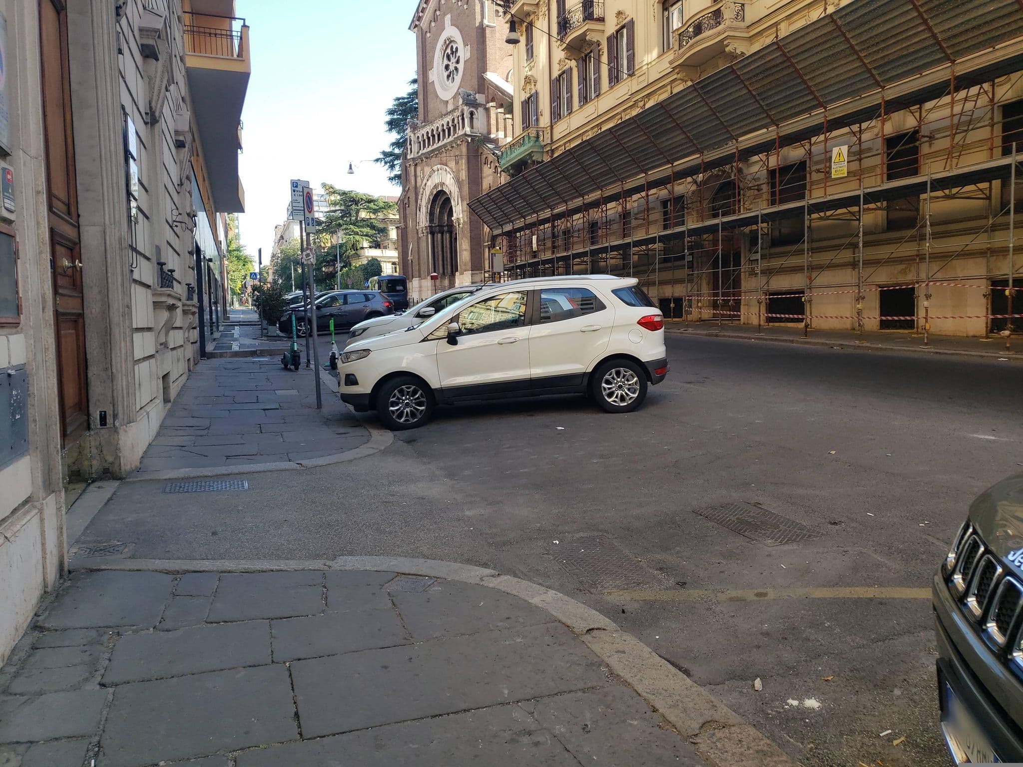 Street view near Le petit bijou, Ludovisi — © mapfool (CC BY-SA · Mapillary)