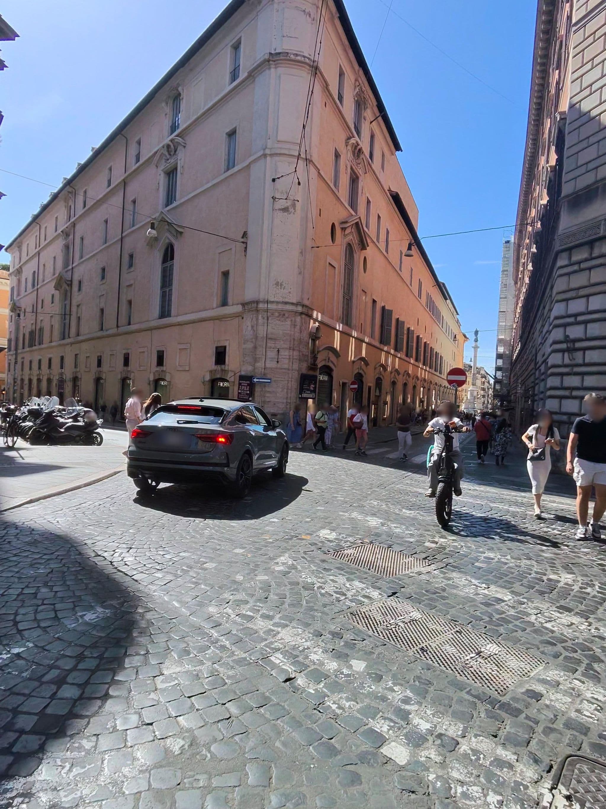 Street view near Domus Spagna Capo le Case, Ludovisi — © omfg_notpr (CC BY-SA · Mapillary)