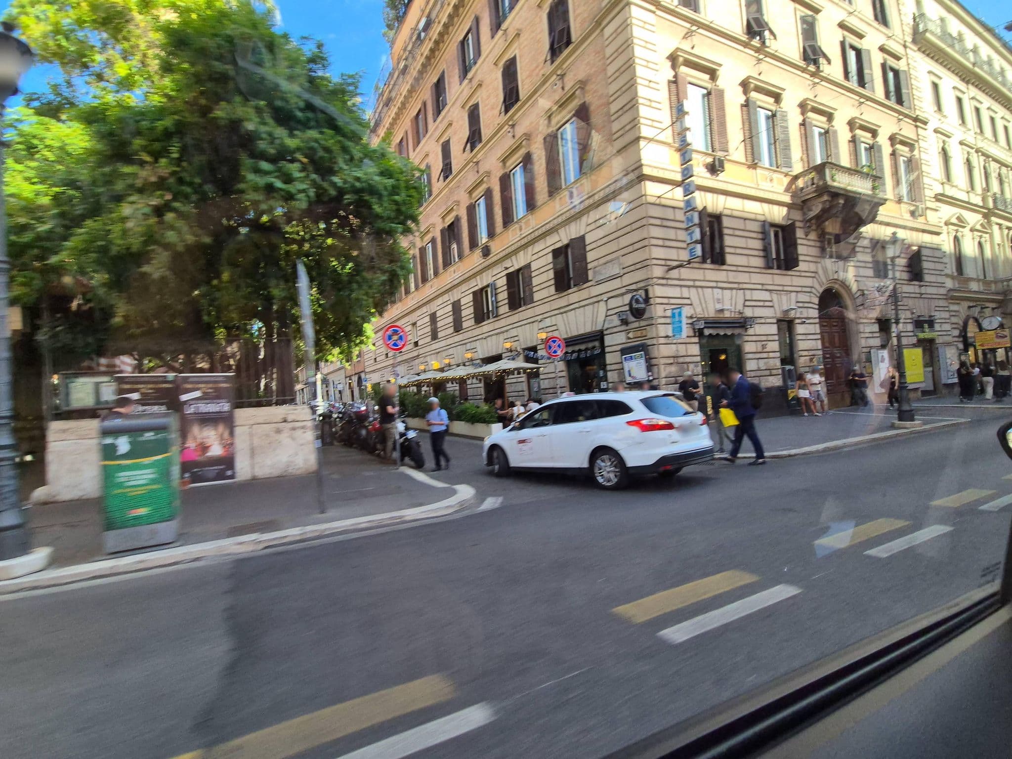 Street view near Opera studio, Monti — © omfg_notpr (CC BY-SA · Mapillary)
