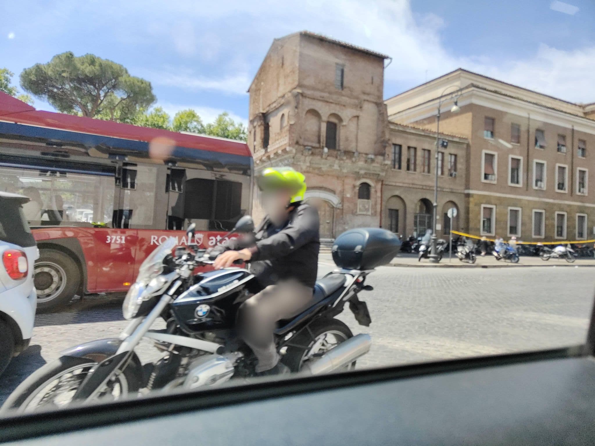 Street view near Fortyseven Hotel Rome, Pigna — © omfg_notpr (CC BY-SA · Mapillary)